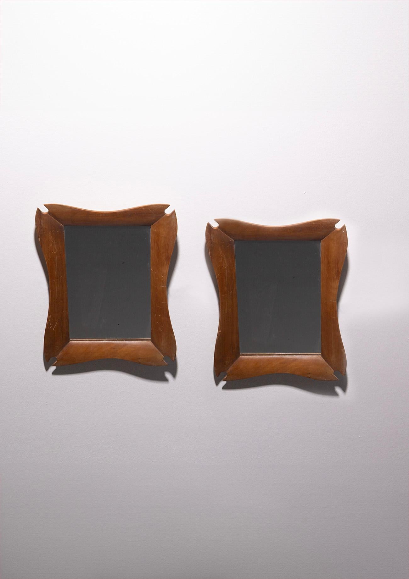 Italian Pair of wall mirrors Attr. to Paolo Buffa in vendita