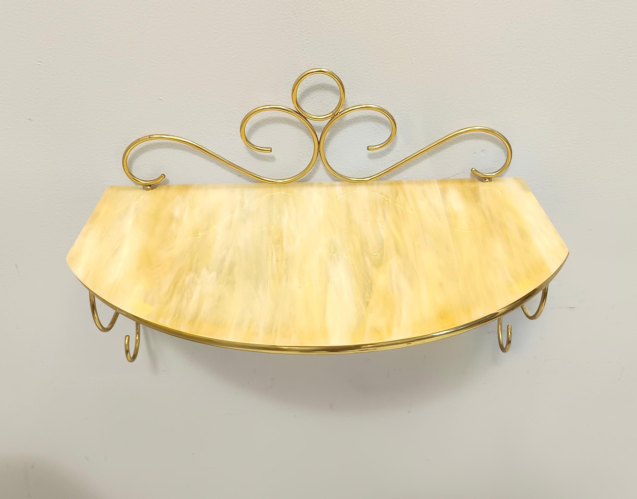 Pareja de Consolas / Mesillas de Noche de Latón y Cristal de Murano, Italia finales del siglo XX en venta