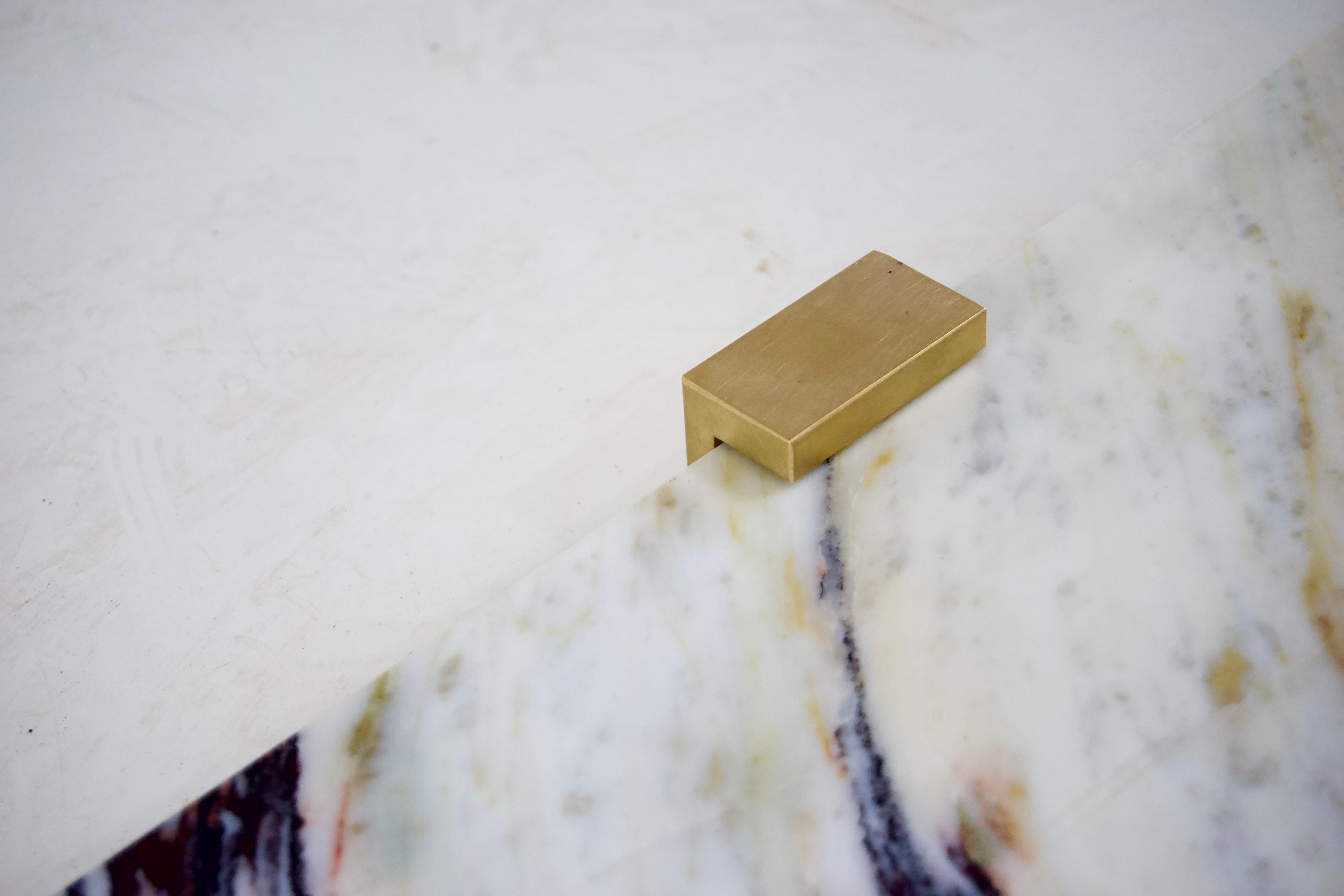 Coppia di console a muro in marmo e ottone 