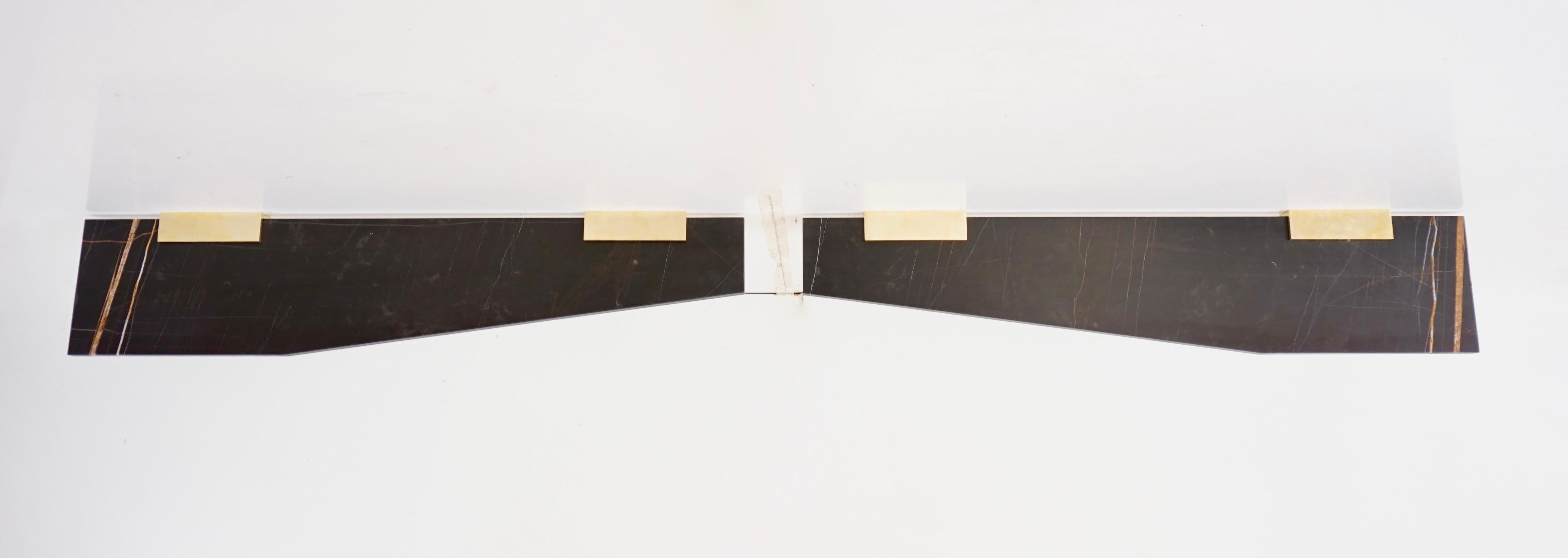 Coppia di console a muro in marmo e ottone 