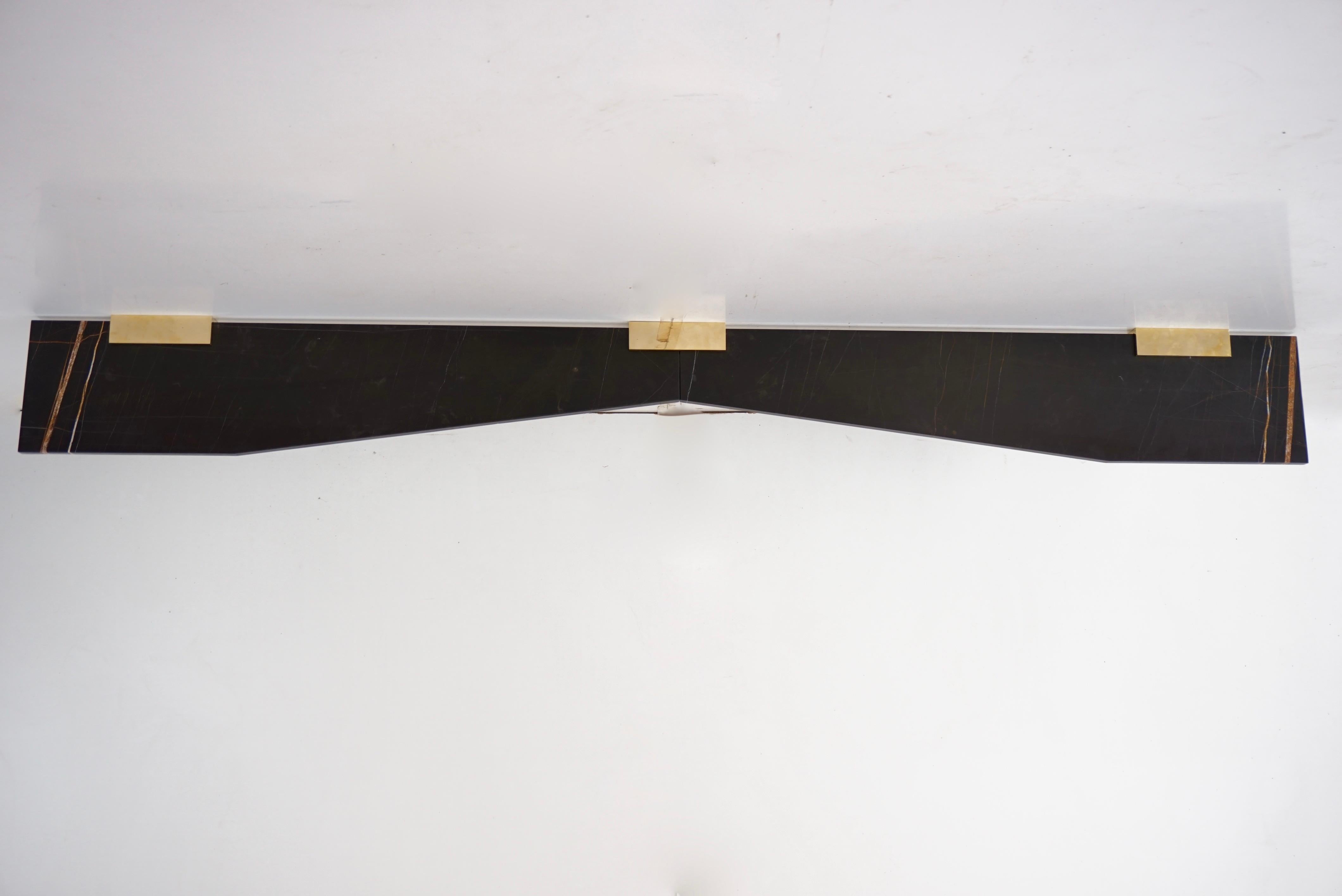 Coppia di console a muro in marmo e ottone 