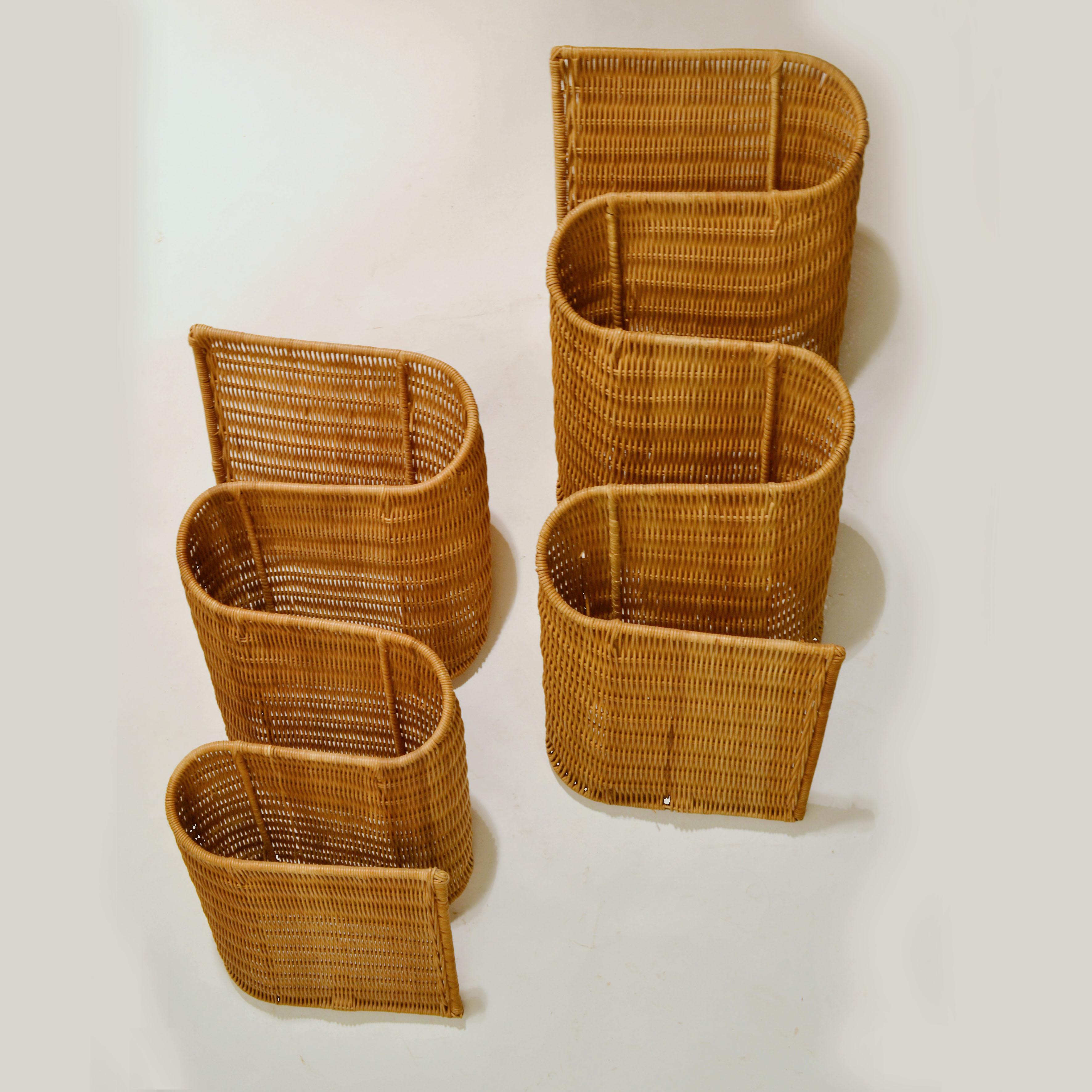 Mid-Century Modern Pair of Wall Mounted Rattan Magazine Racks, Italy, 1970s For Sale