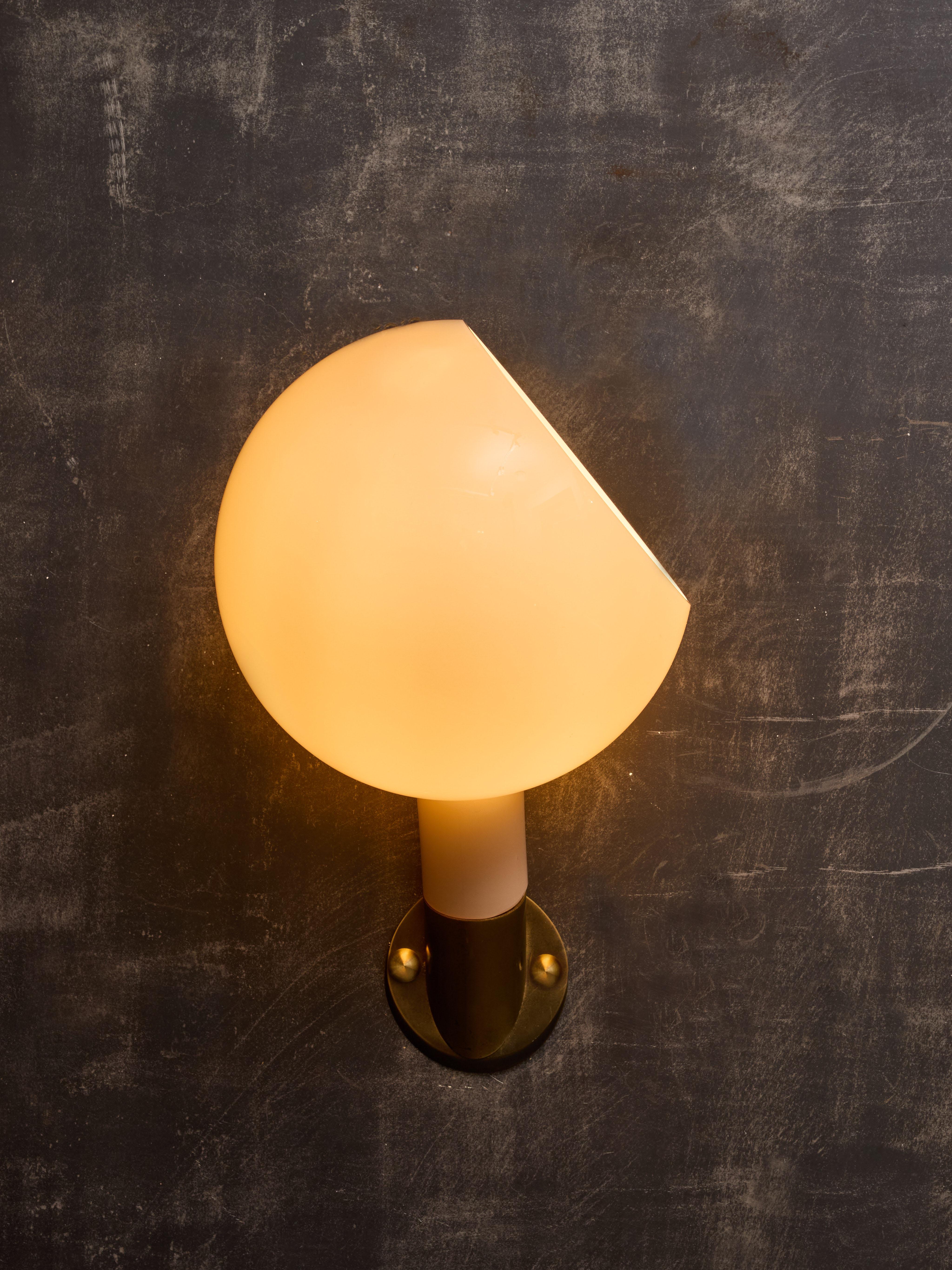 Late 20th Century Pair of Wall Sconces 2689 by Piero Castiglioni for Gae Aulenti Fontana Arte