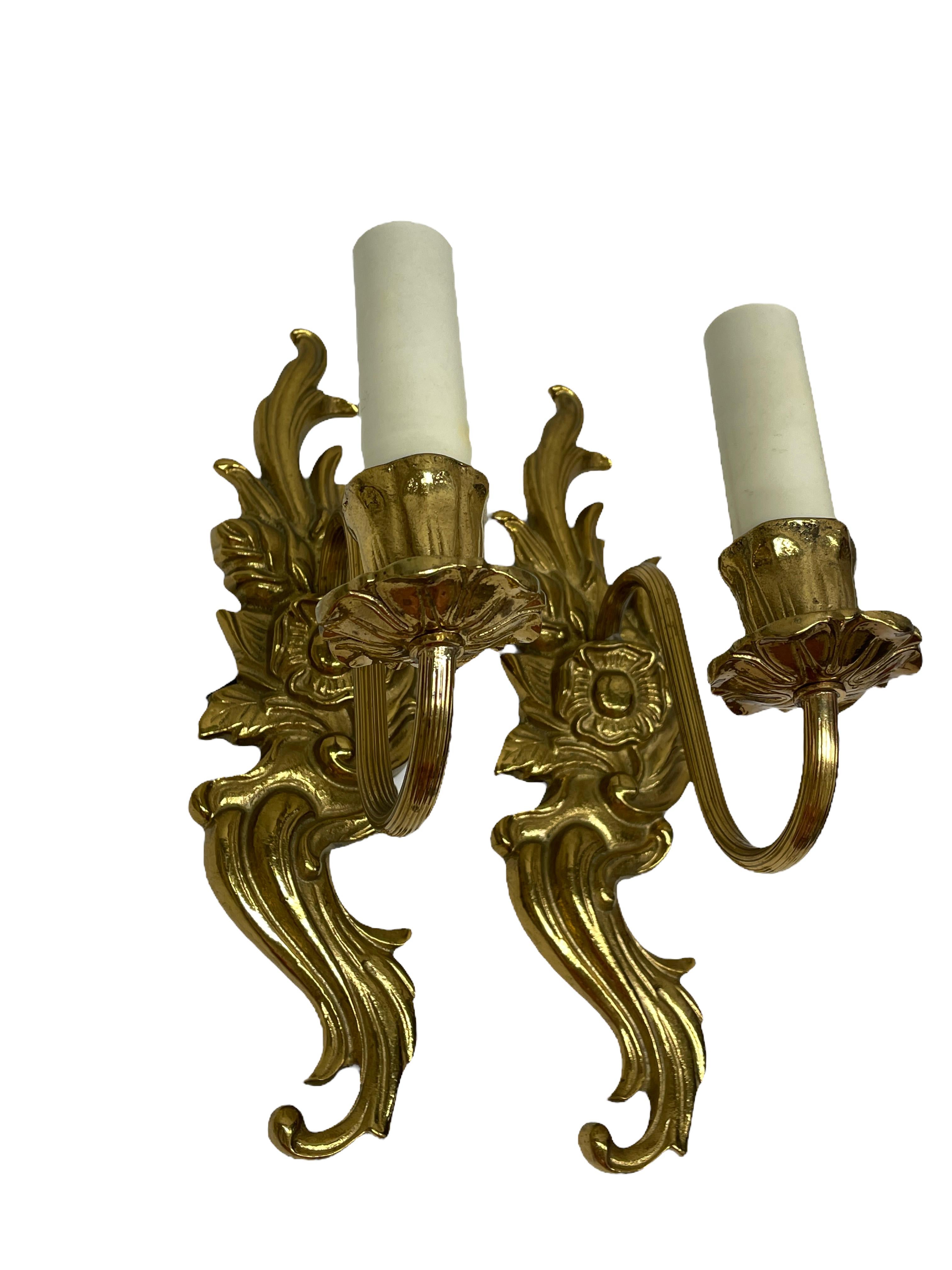 Hollywood Regency Pair of Wall Sconces in Bronze with Flower Leaf Motif, Sweden, 1960s For Sale