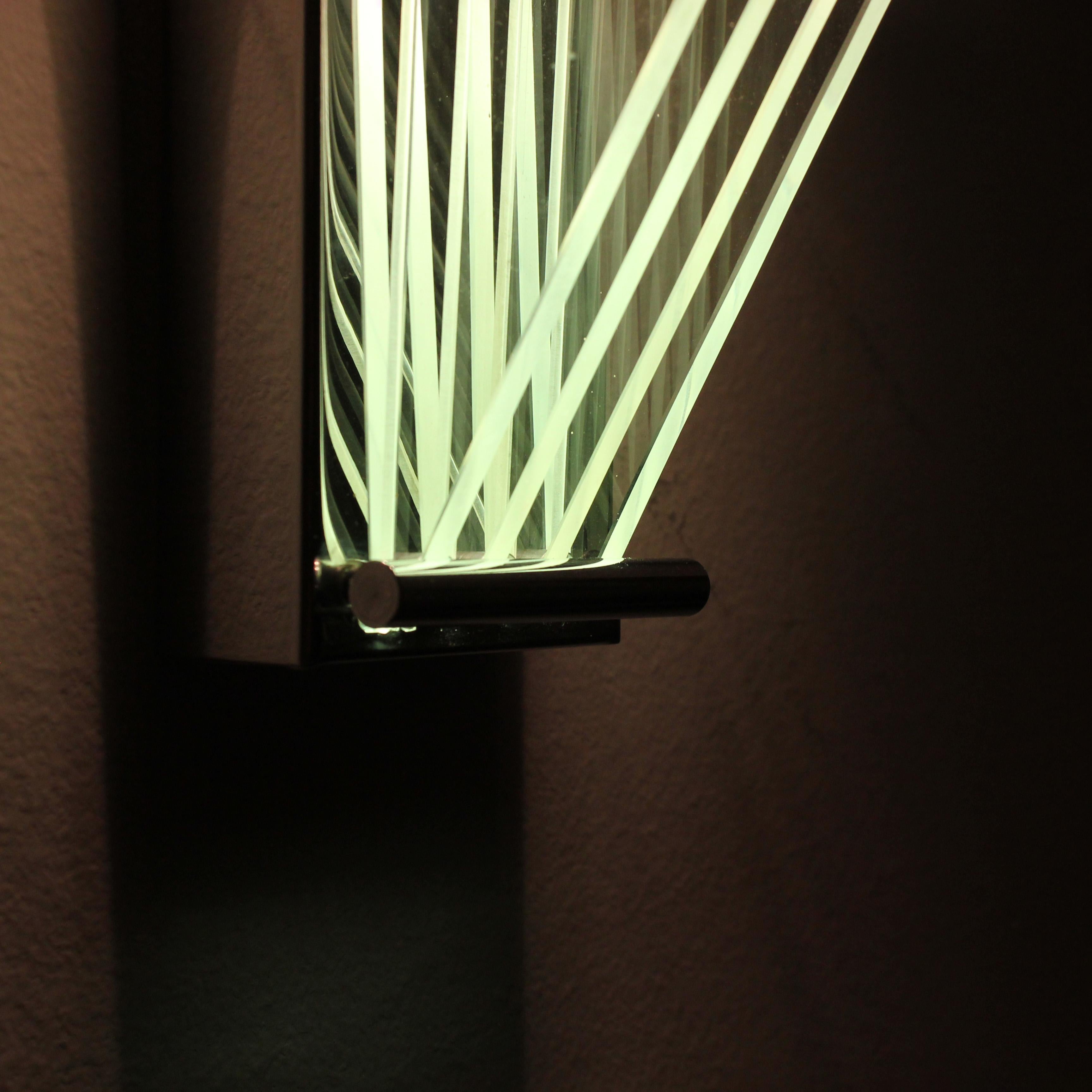 Pareja de apliques de pared de acero cromado y cristal - en venta 7