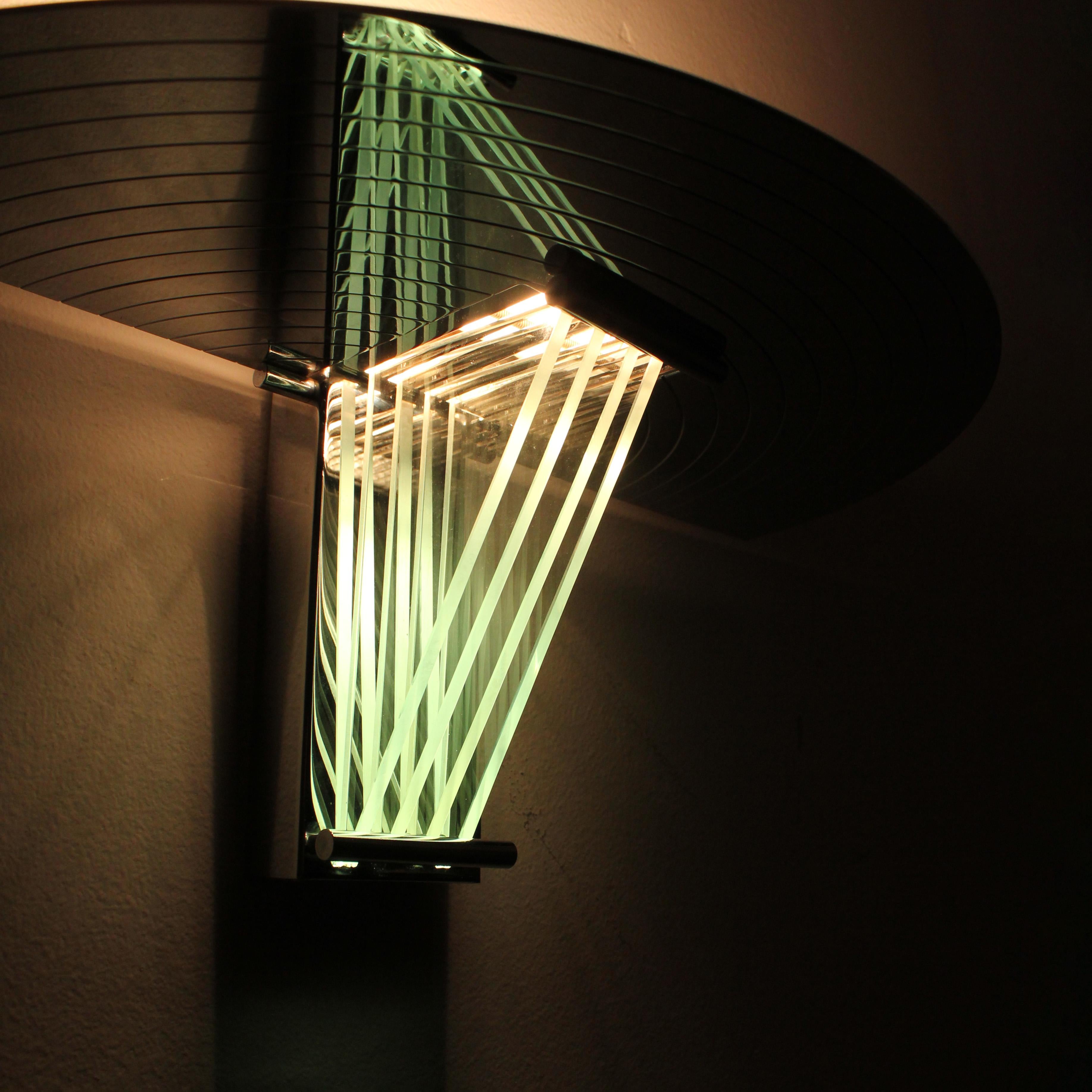 Pareja de apliques de pared de acero cromado y cristal - en venta 2