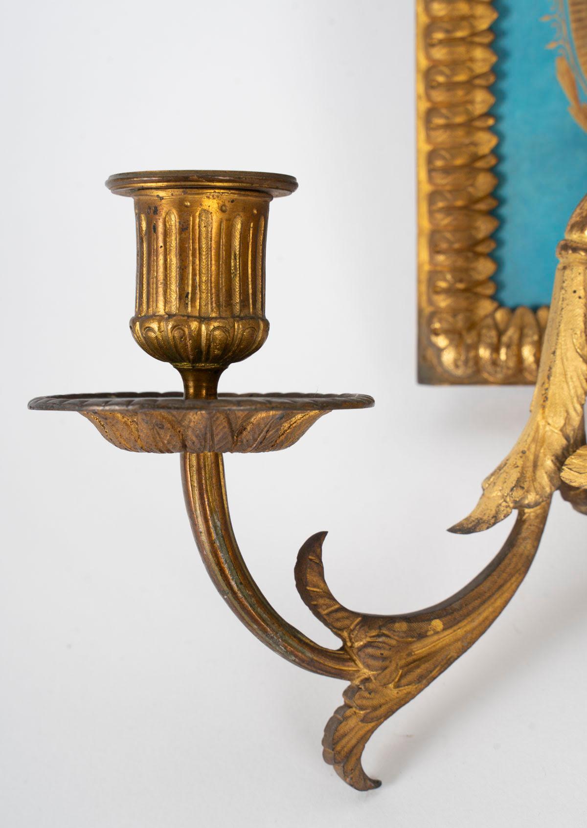Pair of wall sconces in gilt bronze and Sèvres porcelain, 19th century, Napoleon III period.

Pair of Napoleon III period wall lights, 19th century, in gilt bronze and Sèvres porcelain, 2 candlesticks, possibility of electrification, painted