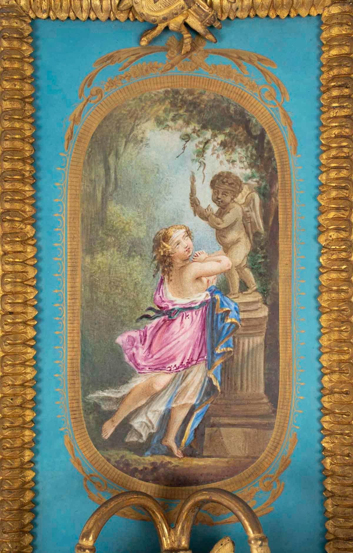 Français Paire d'appliques murales en bronze doré et en porcelaine de Sèvres, période Napoléon. en vente