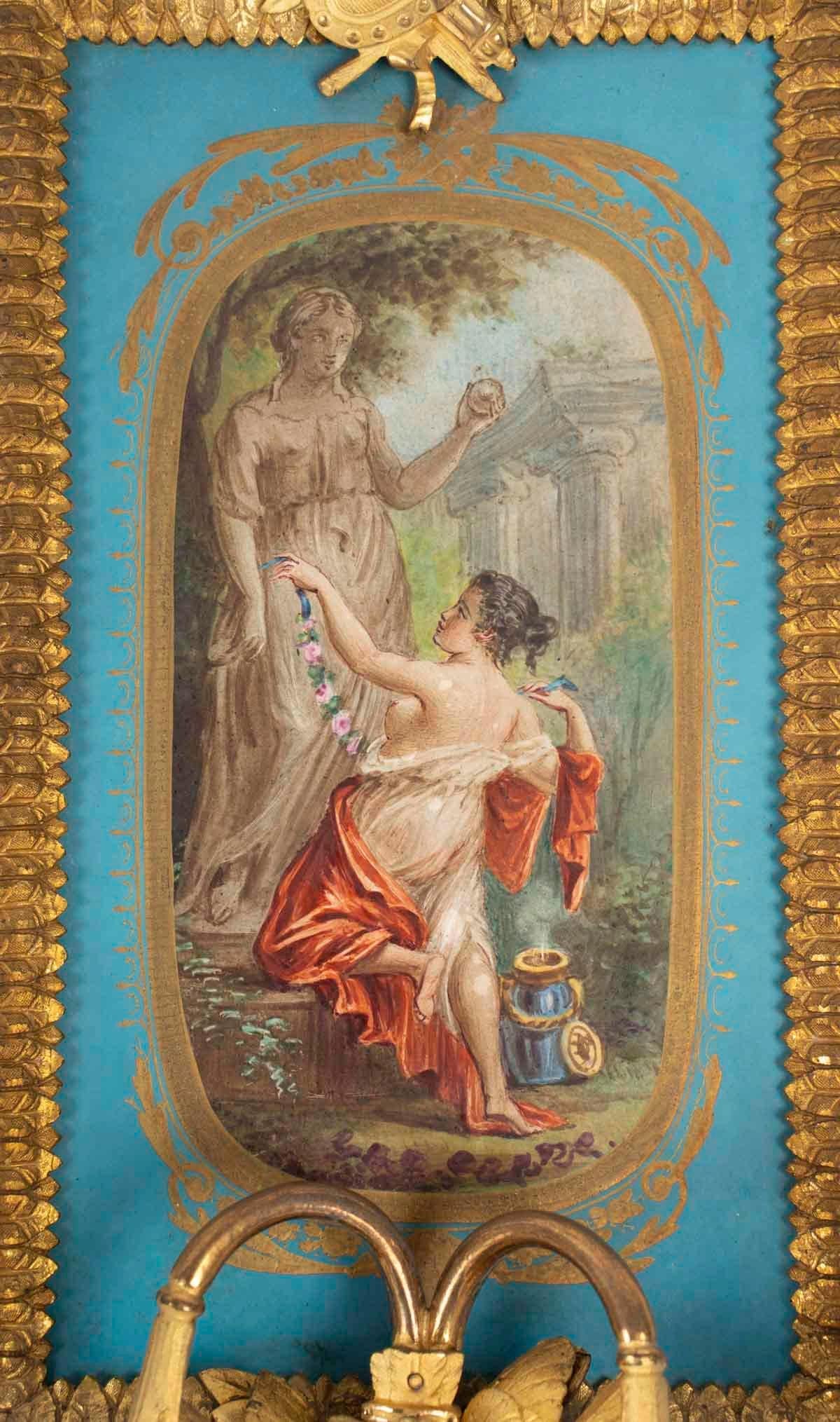 Doré Paire d'appliques murales en bronze doré et en porcelaine de Sèvres, période Napoléon. en vente