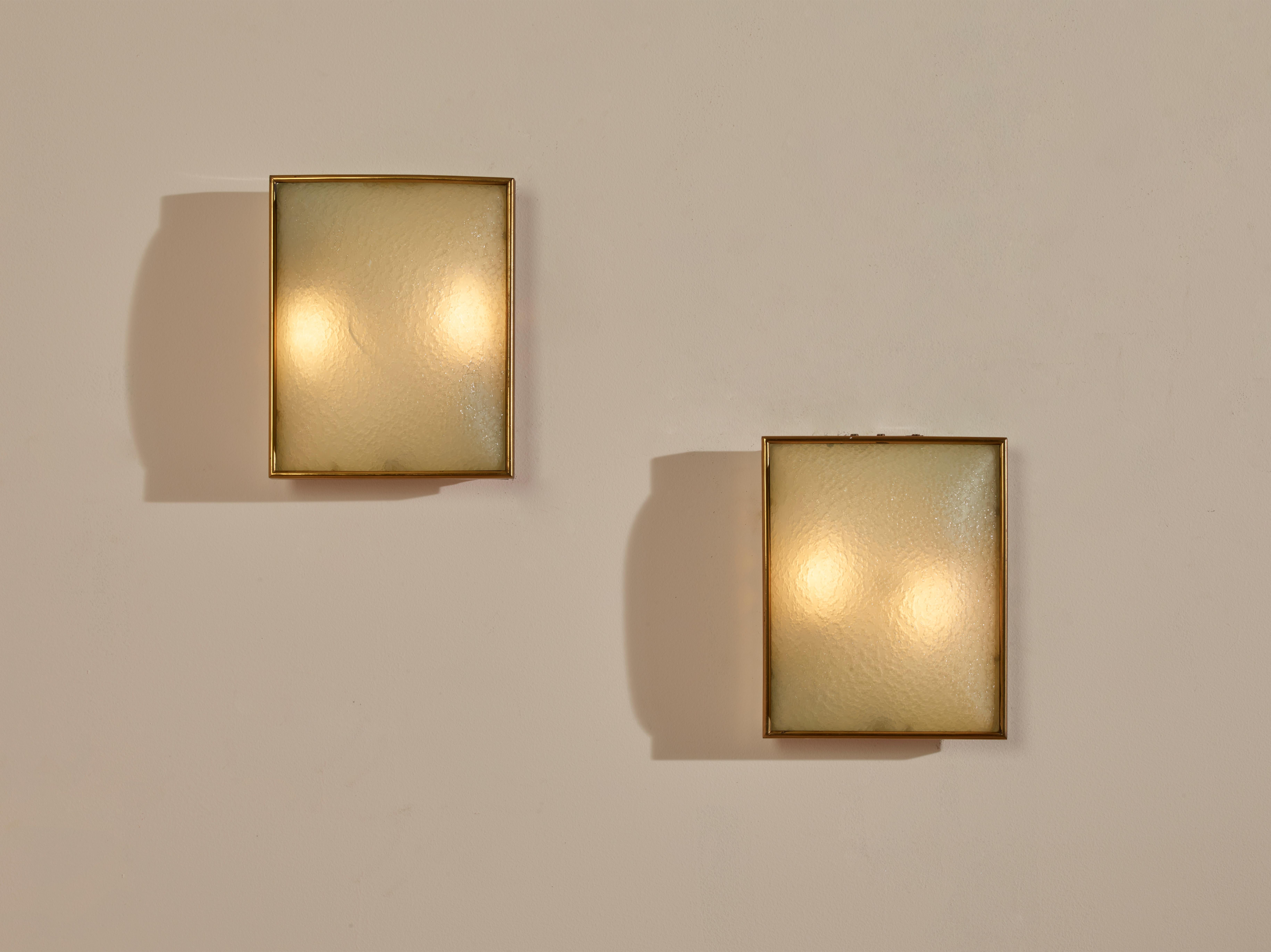 Mid-20th Century Pair of wall sconces in painted metal, brass, and frosted glass, Italy, 1950s