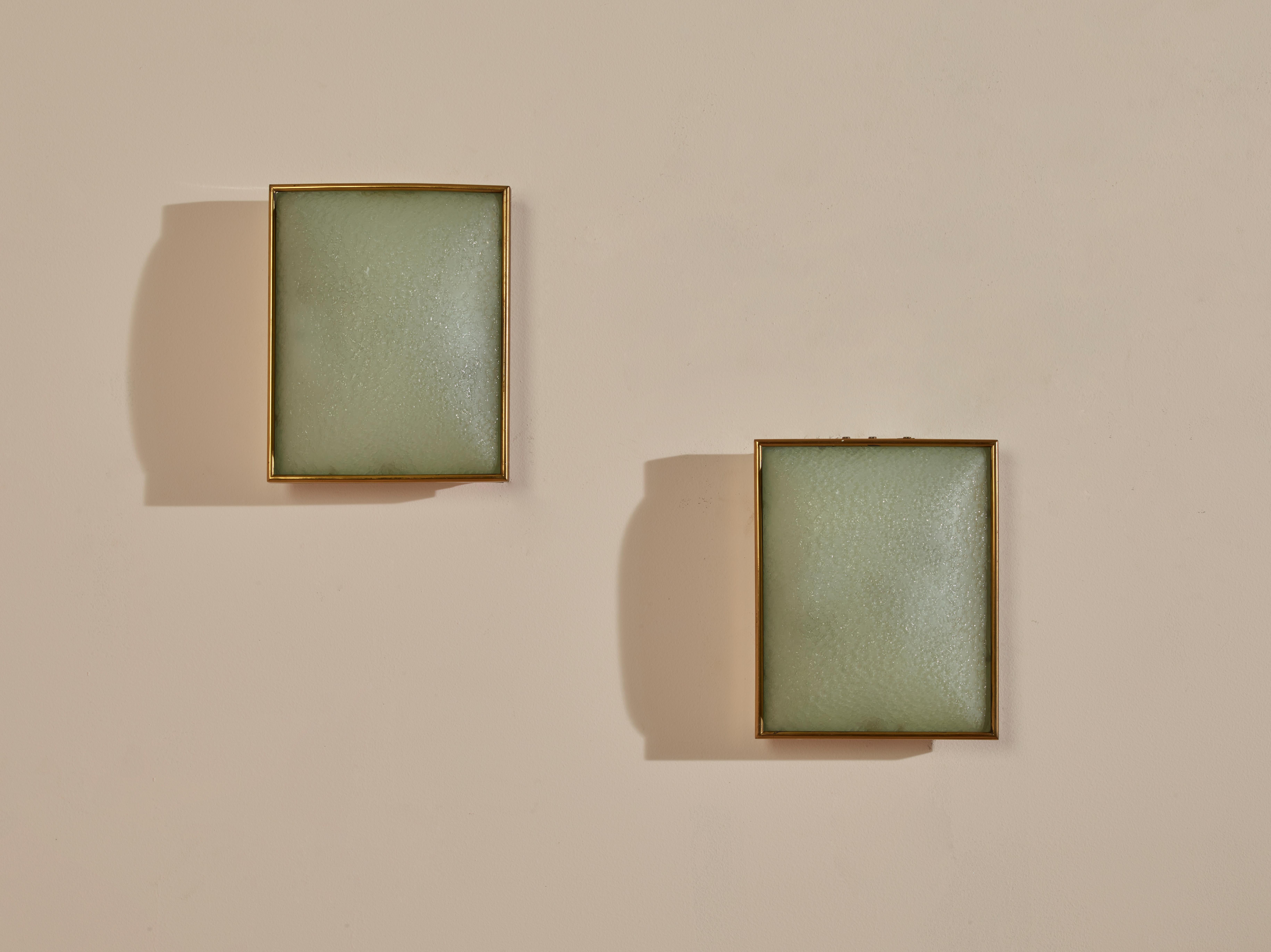 Metal Pair of wall sconces in painted metal, brass, and frosted glass, Italy, 1950s