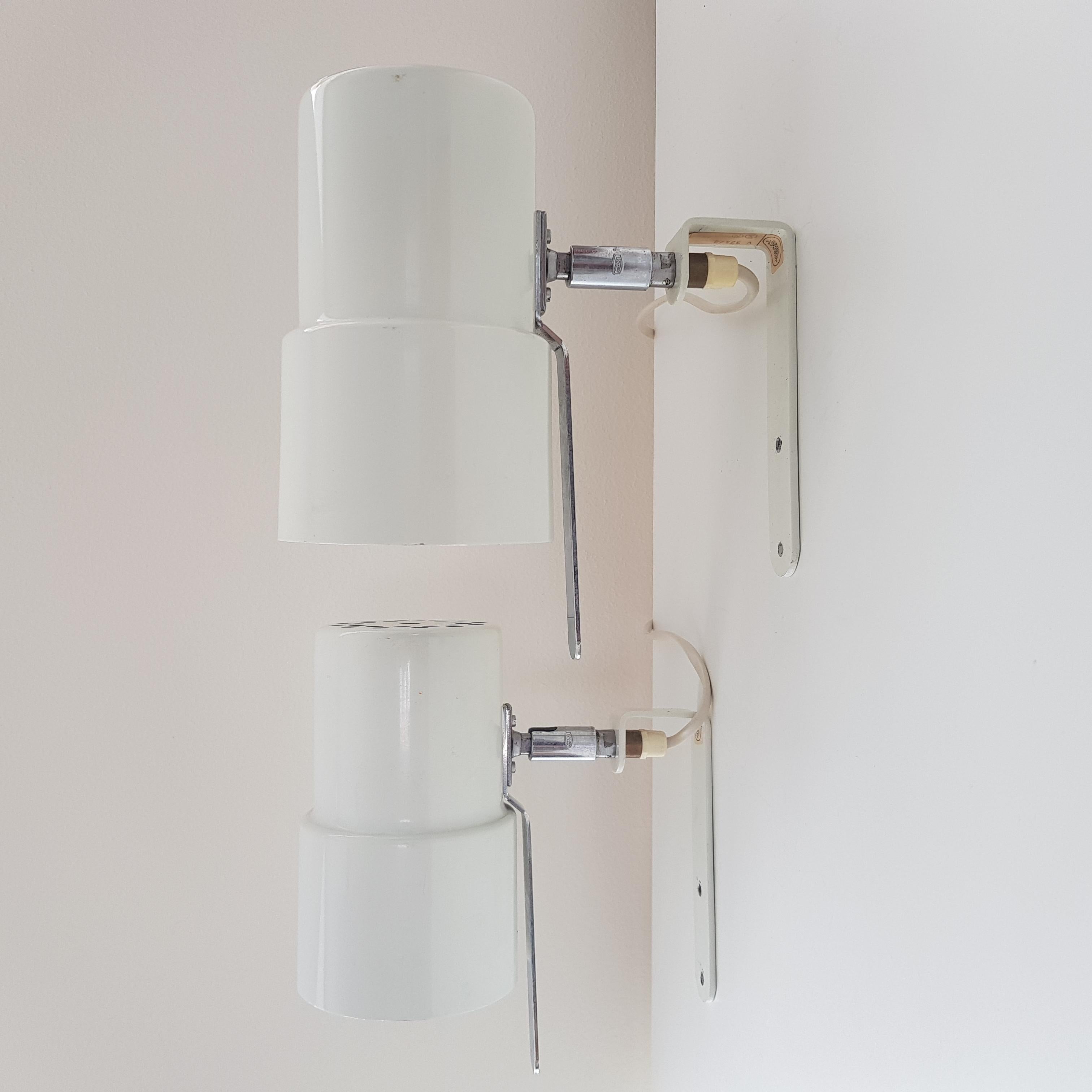Timeless pair of wall sconces model V-324 designed by Hans-Agne Jakobsson. Sweden, 1960s

White lacquered metal with slight patina, no dents or major flaws.