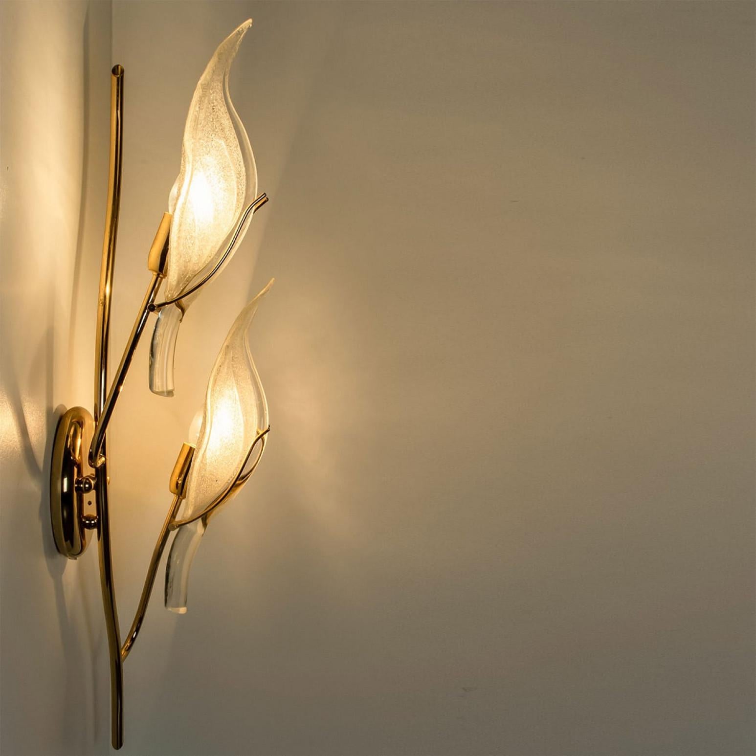 Coppia di lampade da parete in vetro di Murano e foglie d'ottone, Italia 1960 in vendita 9