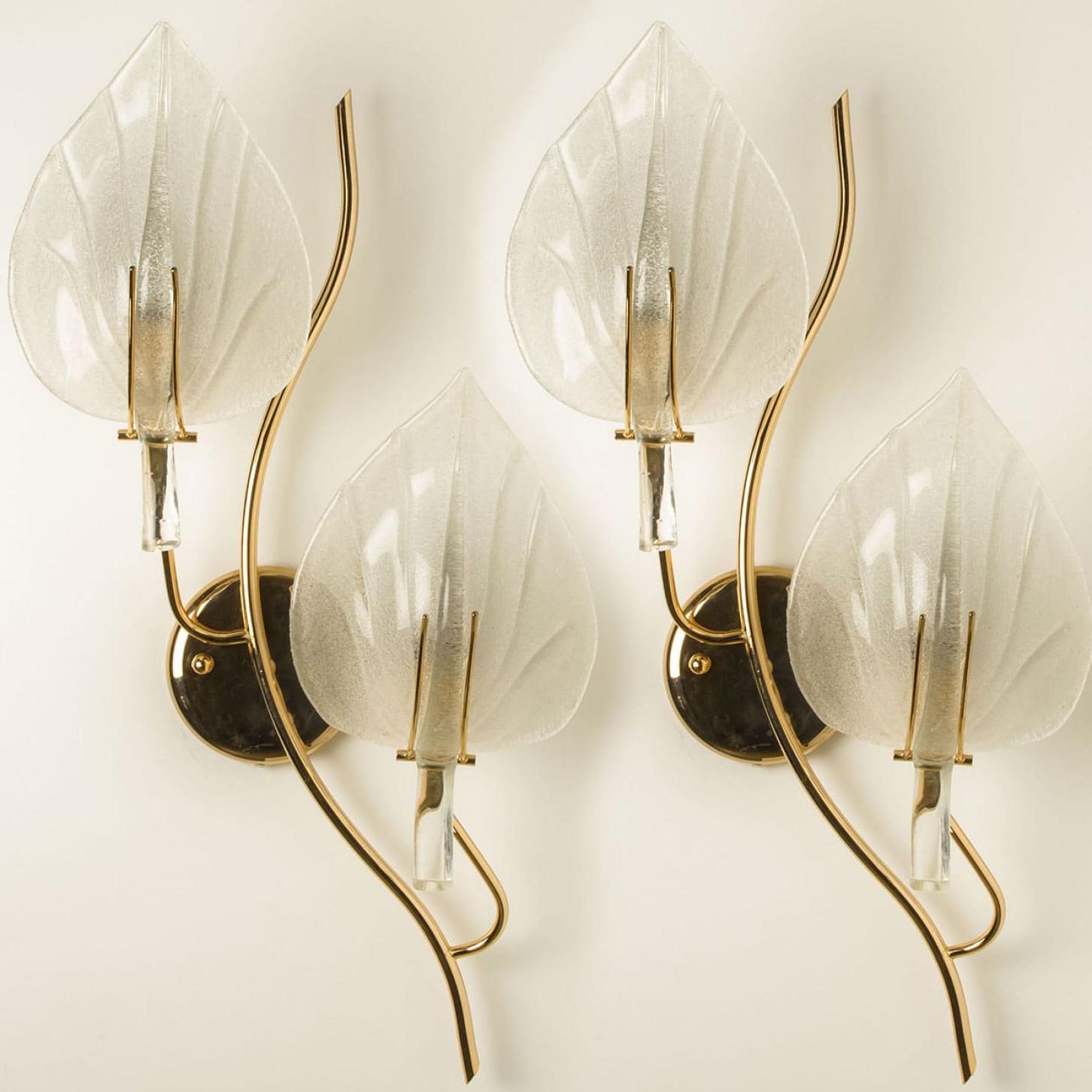 Mid-20th Century Pair of Wall Sconces Murano Glass and Brass Leaves, Italy 1960s For Sale