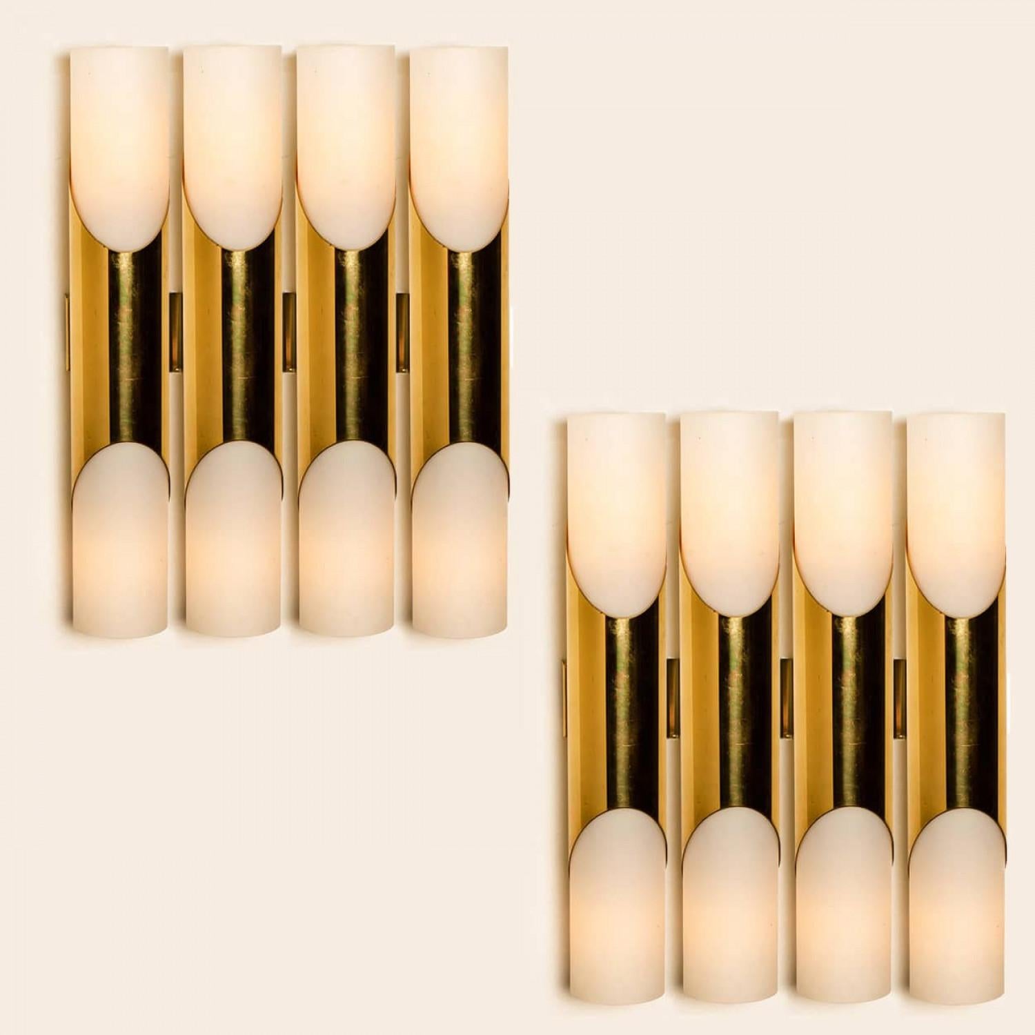 A pair of stunning sconces designed in the style of RAAK,  1970.
Minimalistic design executed with a taste for excellence in craftsmanship.

Good condition that means this piece is not new but in a very good vintage condition with some minor signs