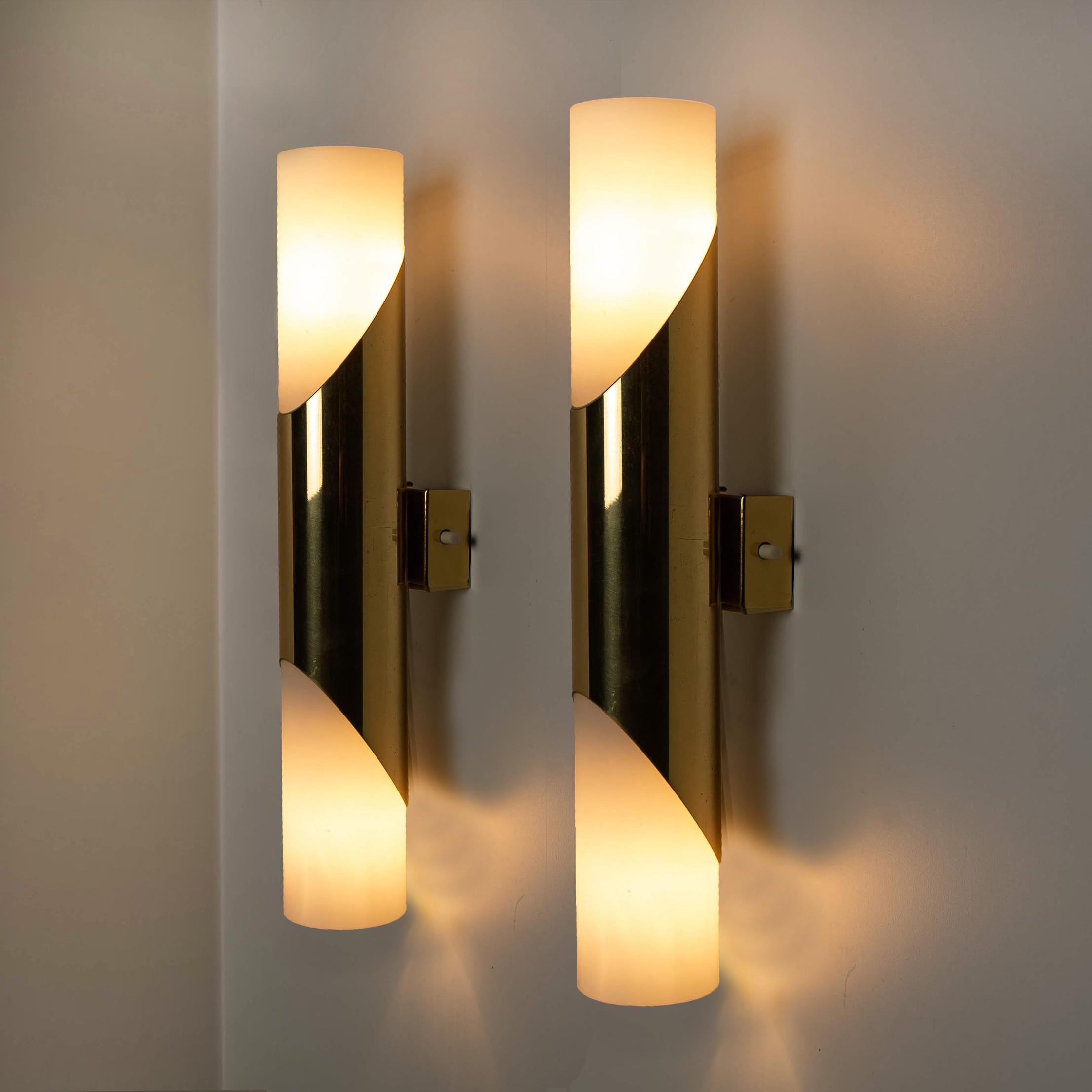 Dutch Pair of Wall Sconces or Wall Lights in the Style of RAAK Amsterdam, 1970