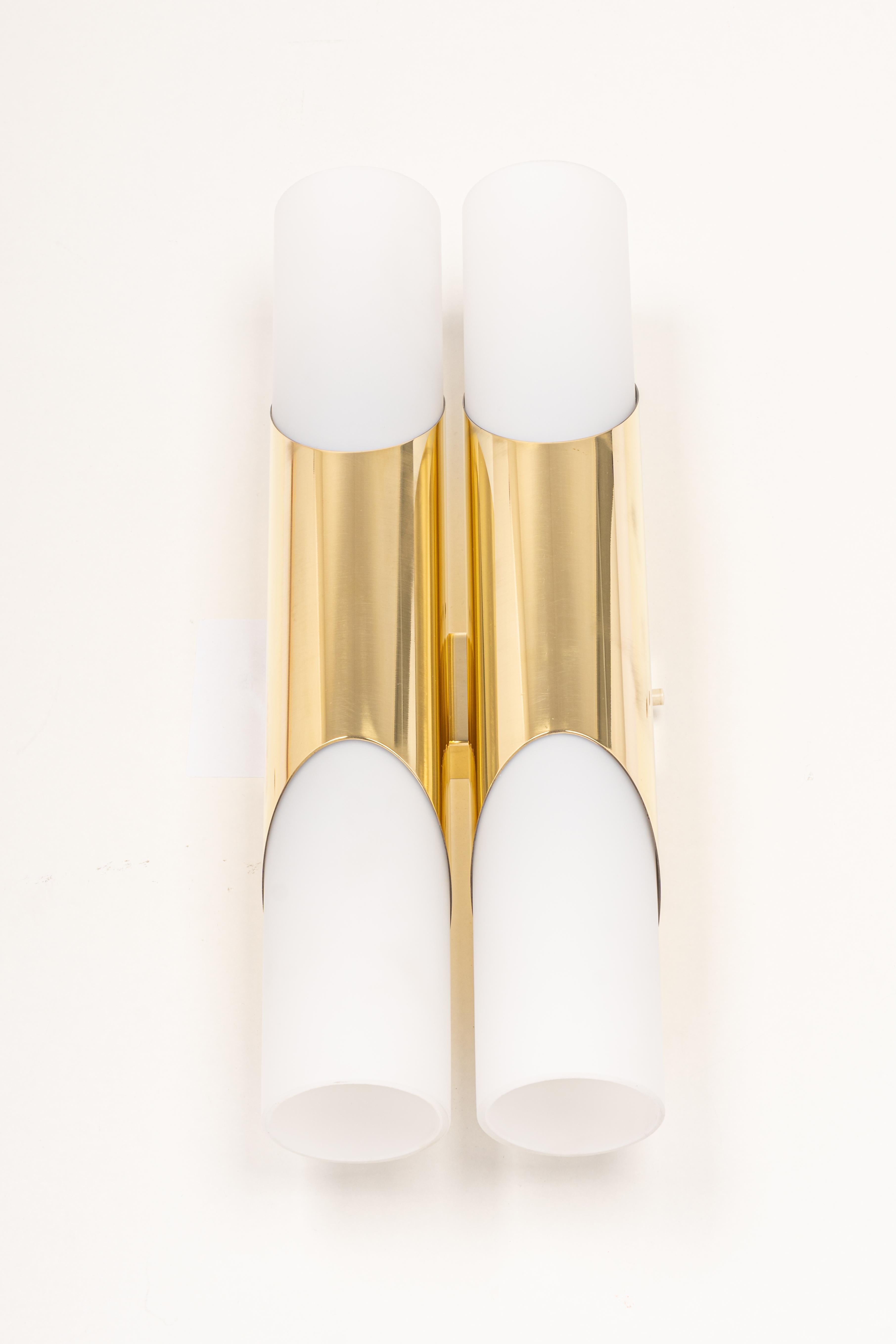 Pair of stunning sconces designed in the style by Maija Liisa Komulainen (Finland) /RAAK. 
Minimalistic design executed with a taste for excellence in craftsmanship.

Good vintage condition with some beautiful minor signs of wear and use