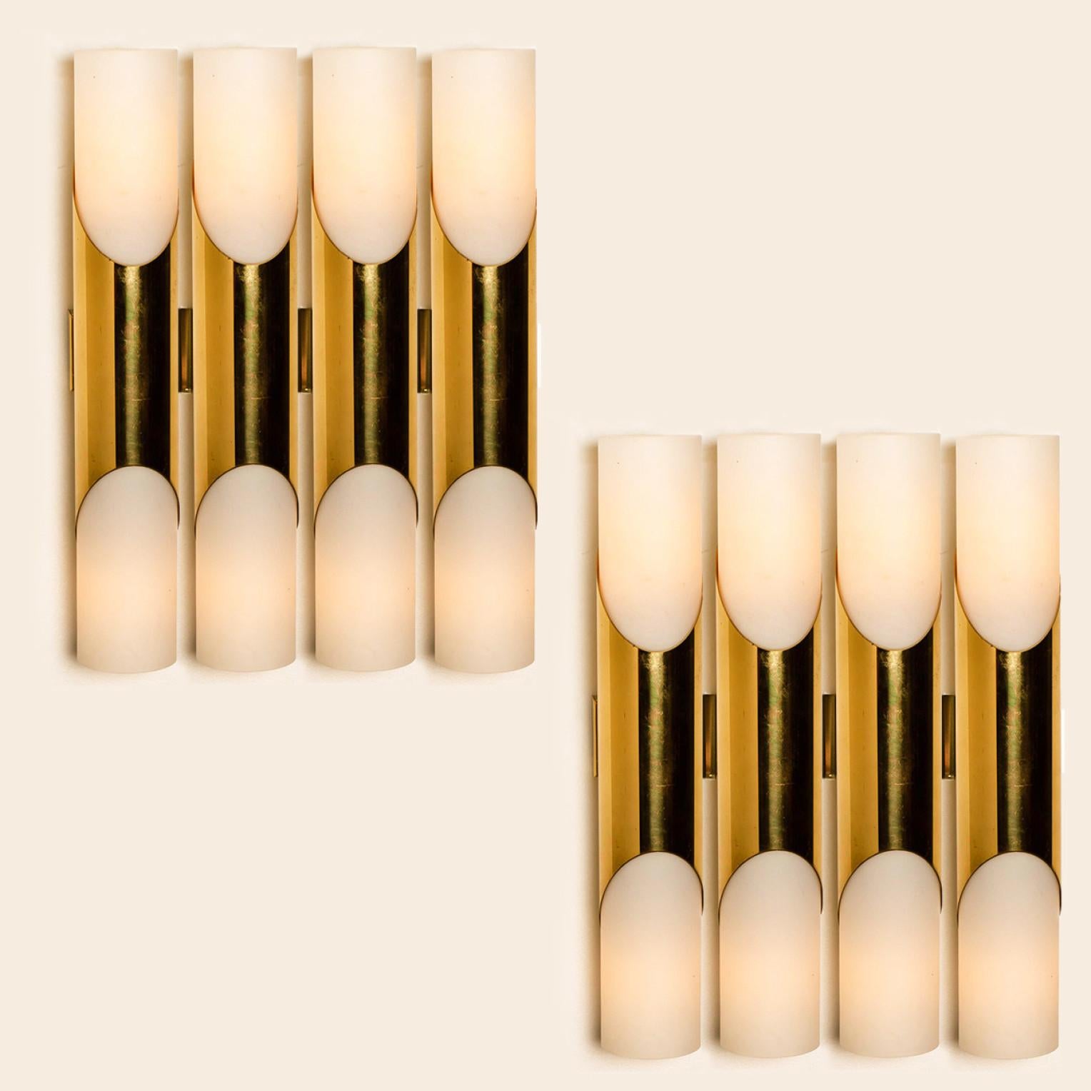 Mid-Century Modern Pair of Wall Sconces or Wall Lights in the Style of RAAK, 1970 For Sale