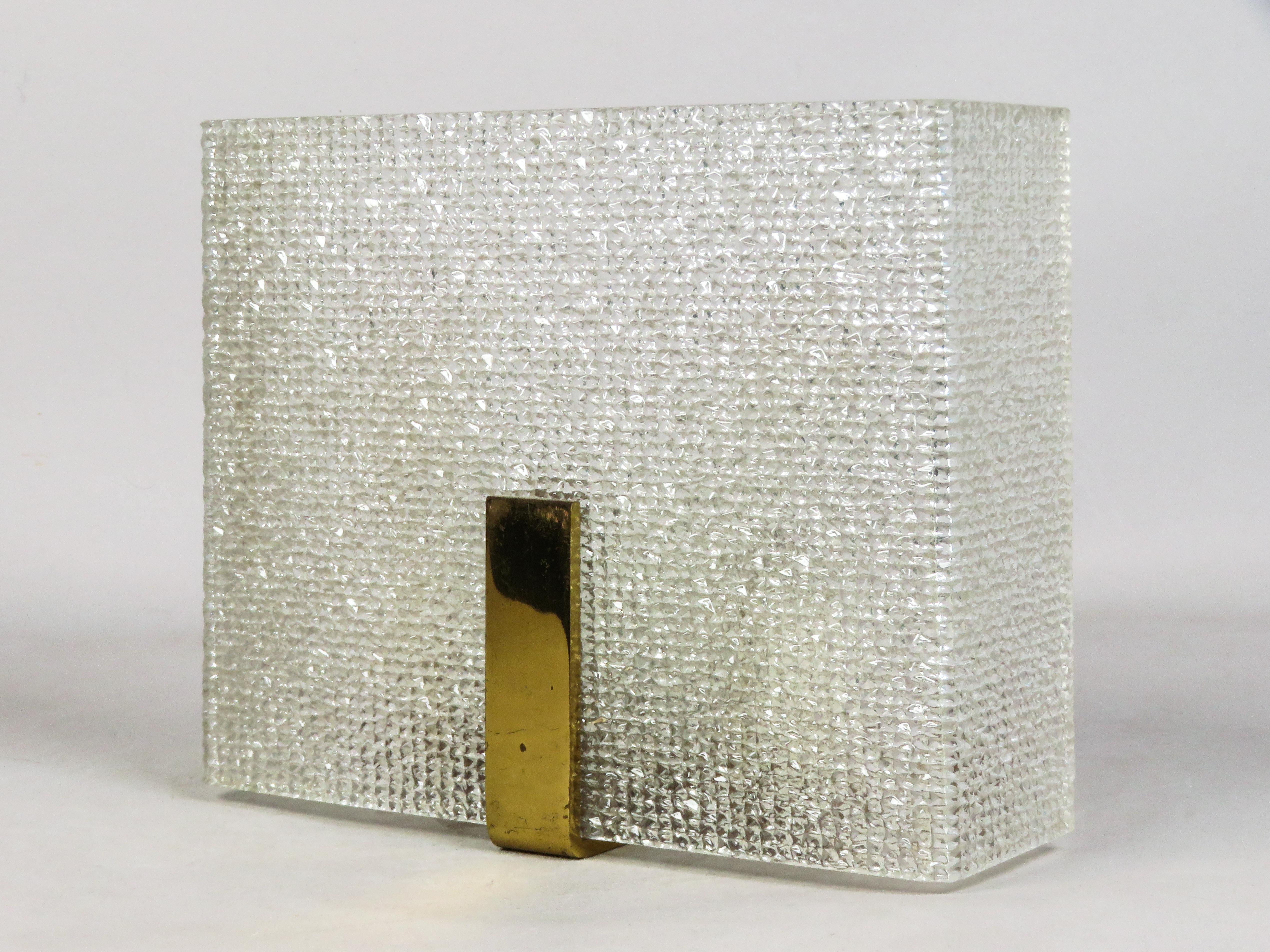 Paar Wandleuchter mit Holzrahmen, Methacrylatschirmen und vergoldetem Messing im Angebot 1