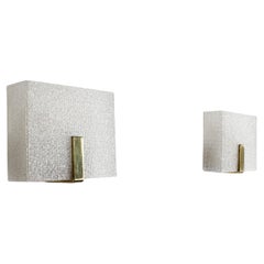 Paar Wandleuchter mit Holzrahmen, Methacrylatschirmen und vergoldetem Messing