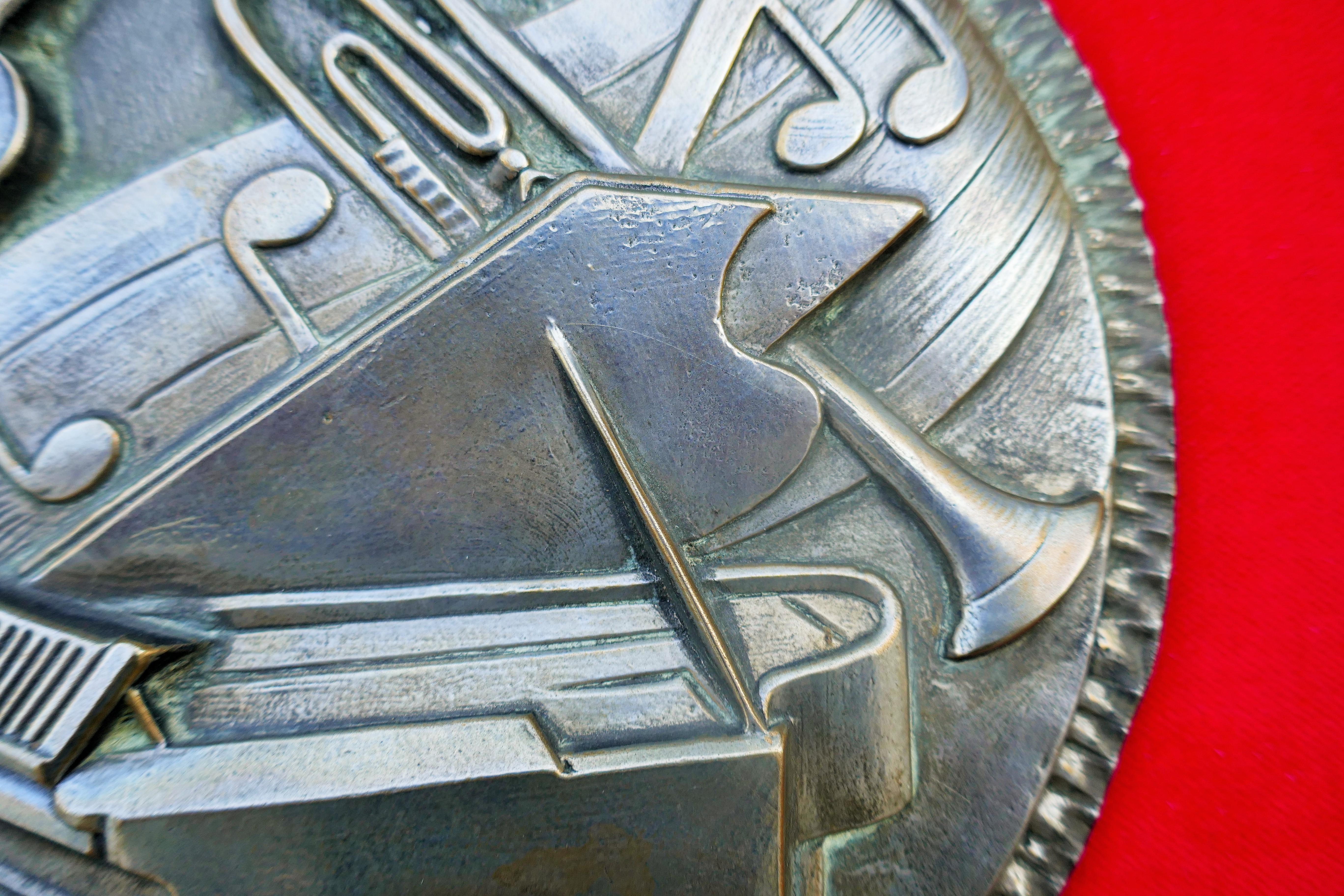 Zwei große Wandskulpturen von Musikinstrumenten - Lorioli (Grammy Award) im Angebot 4