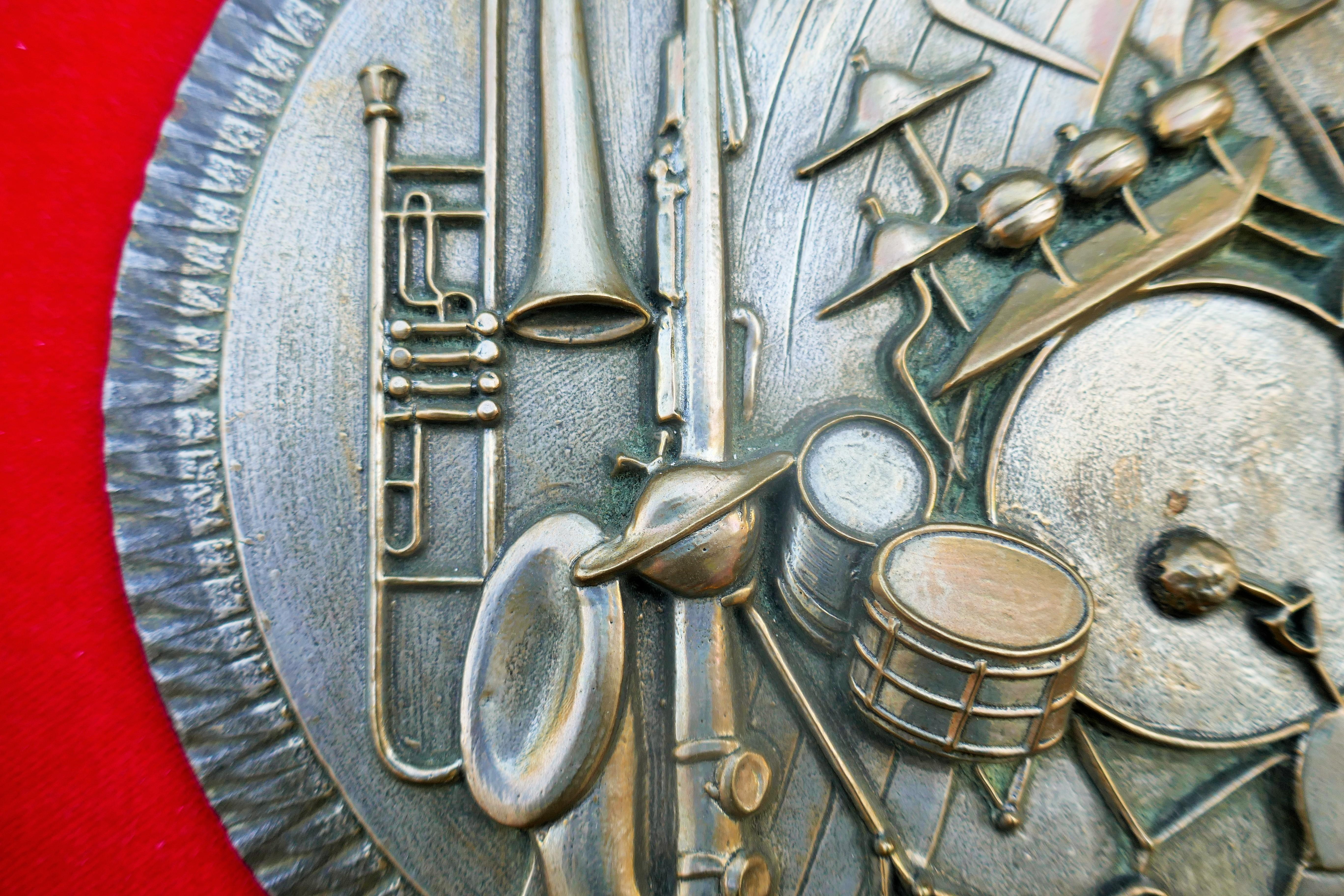 Zwei große Wandskulpturen von Musikinstrumenten - Lorioli (Grammy Award) im Angebot 6