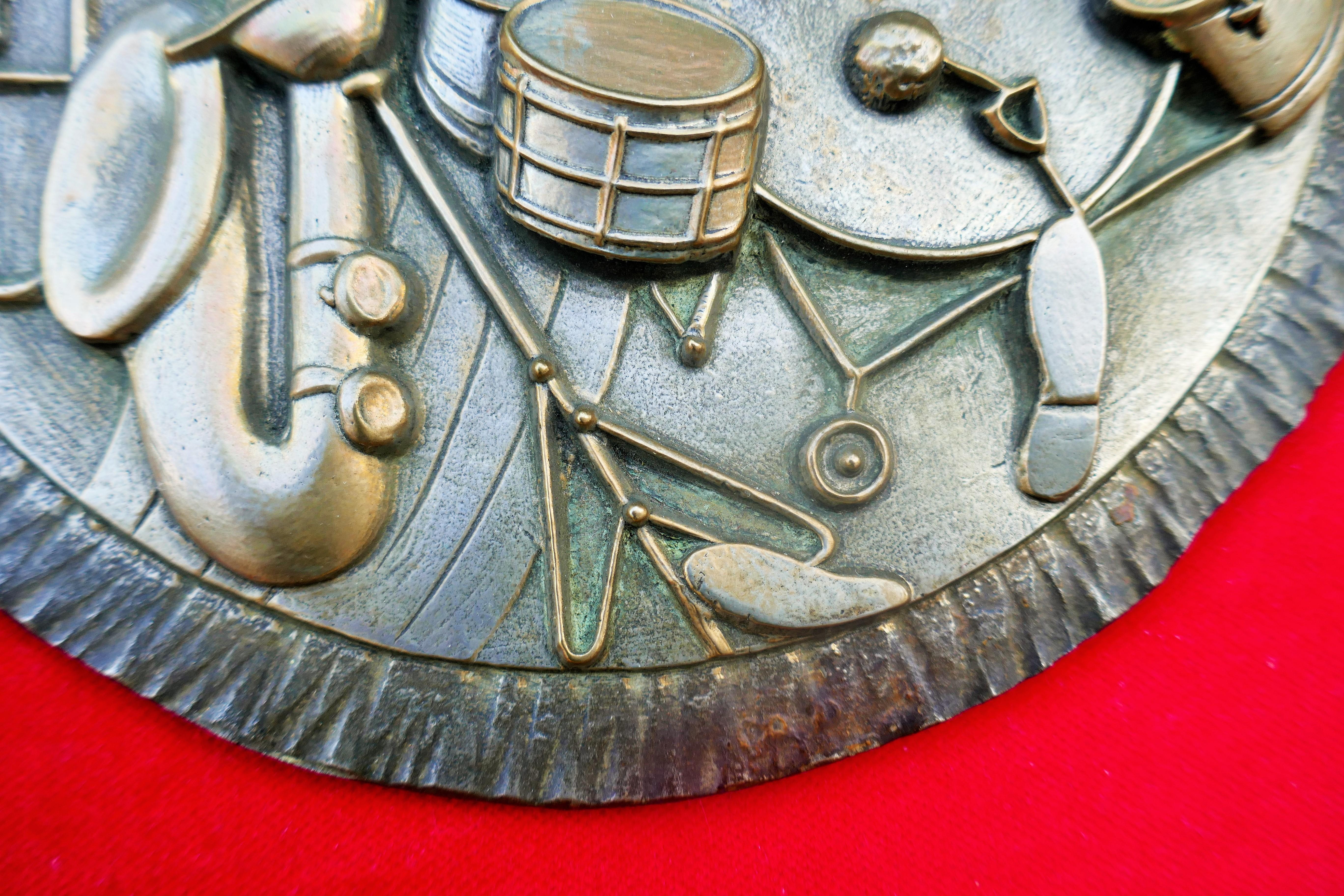 Zwei große Wandskulpturen von Musikinstrumenten - Lorioli (Grammy Award) im Angebot 7