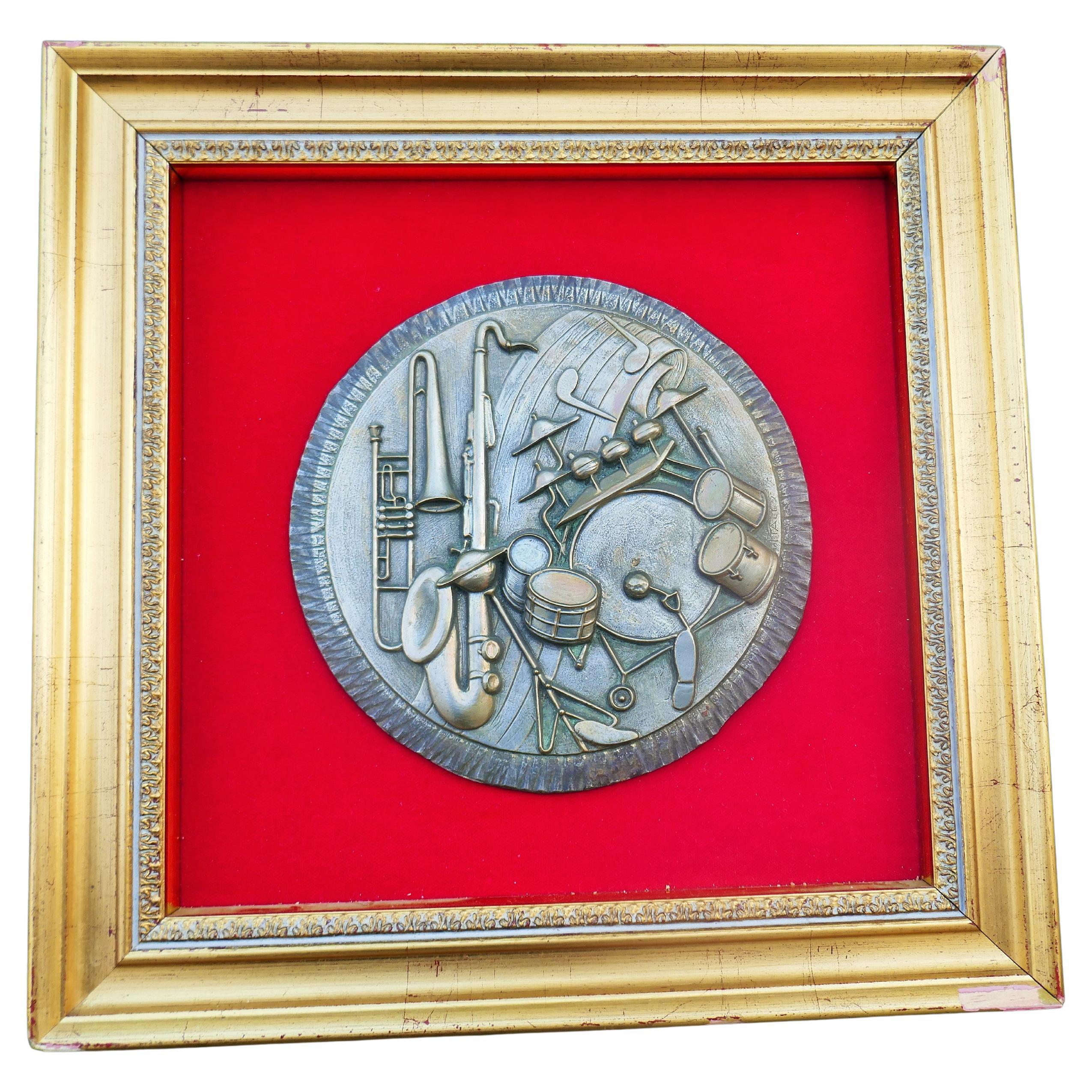 Zwei große Wandskulpturen von Musikinstrumenten - Lorioli (Grammy Award) (Moderne) im Angebot