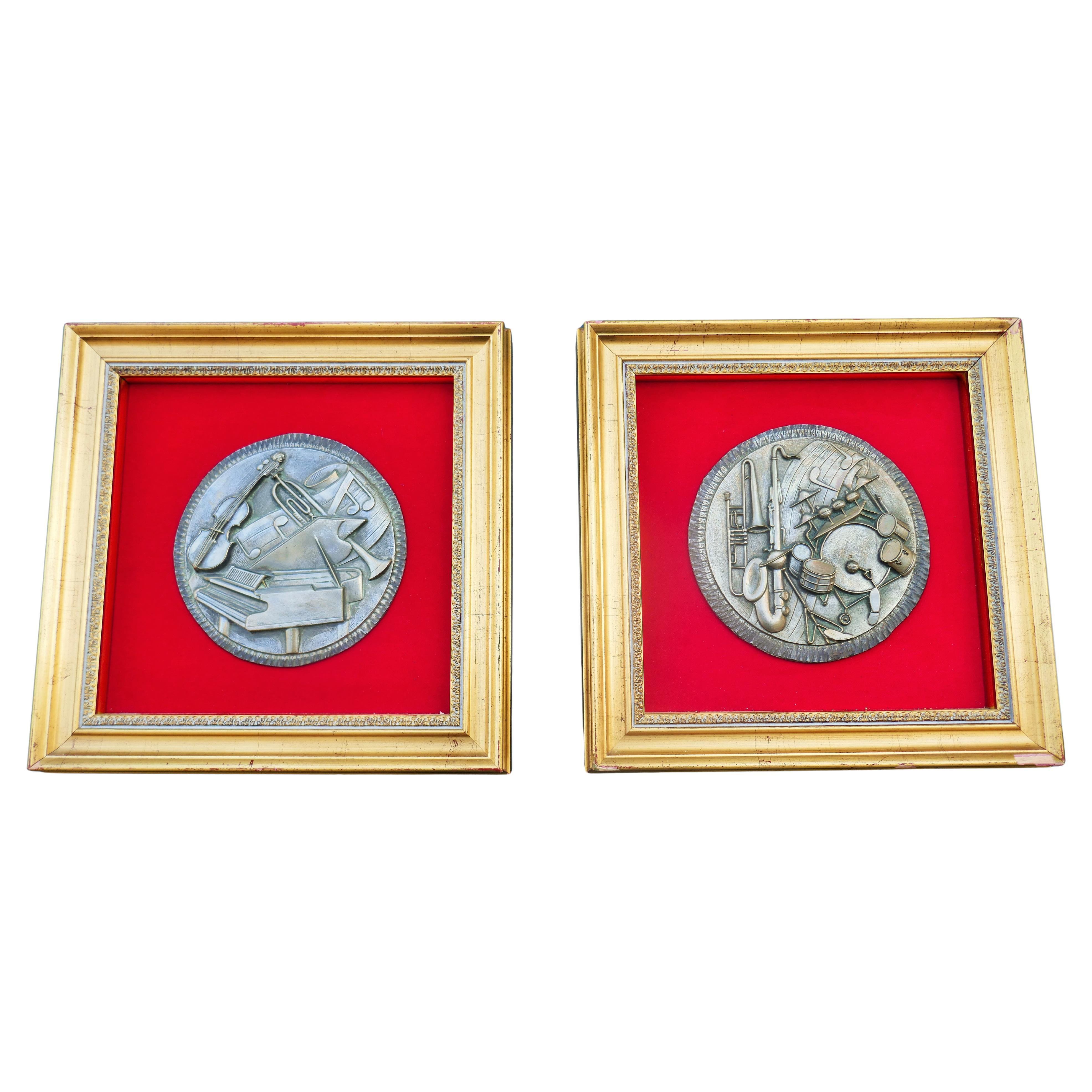 Zwei große Wandskulpturen von Musikinstrumenten - Lorioli (Grammy Award)