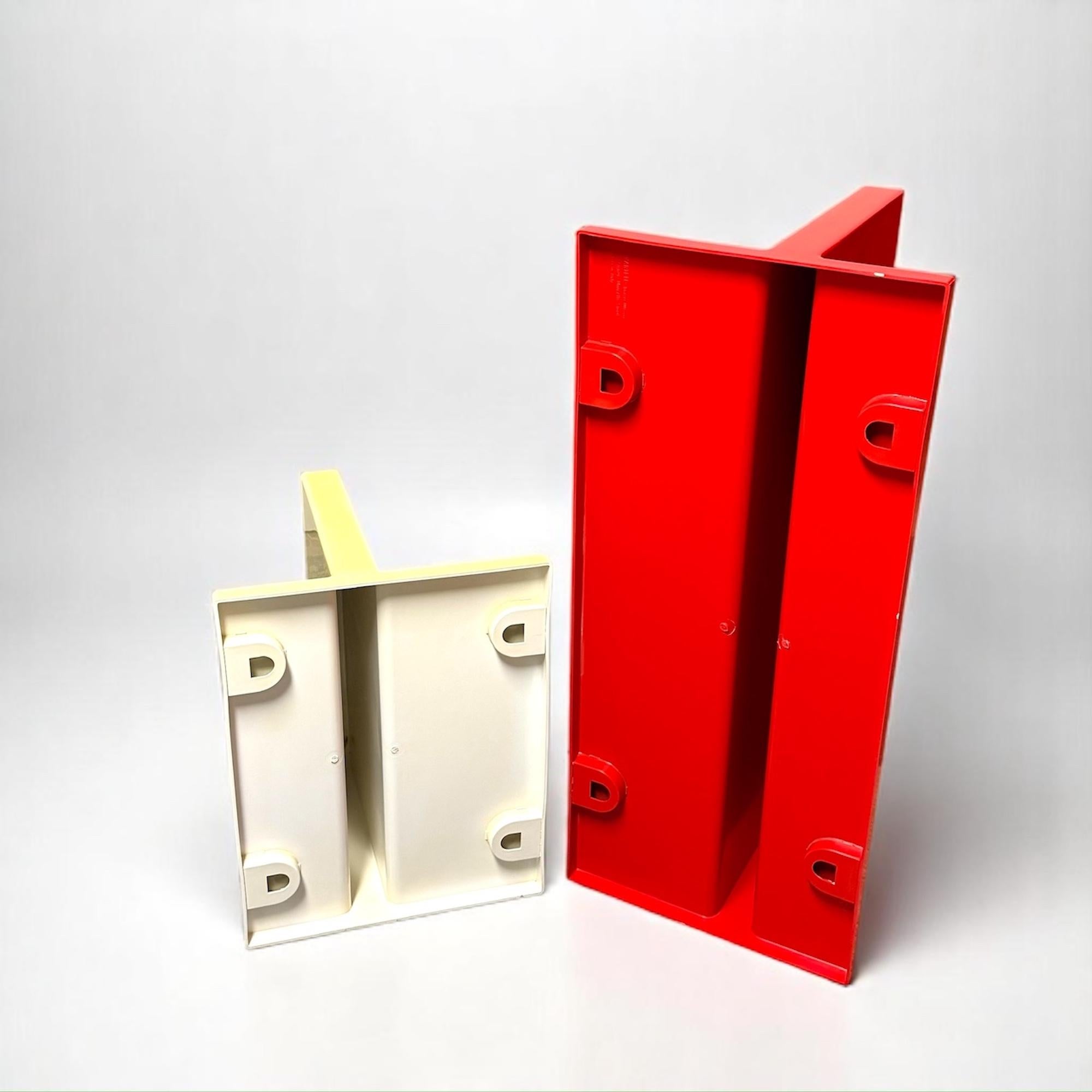 Pareja de estanterías de pared de Marcello Siard para Kartell Diseño italiano de los años 70 en venta 4
