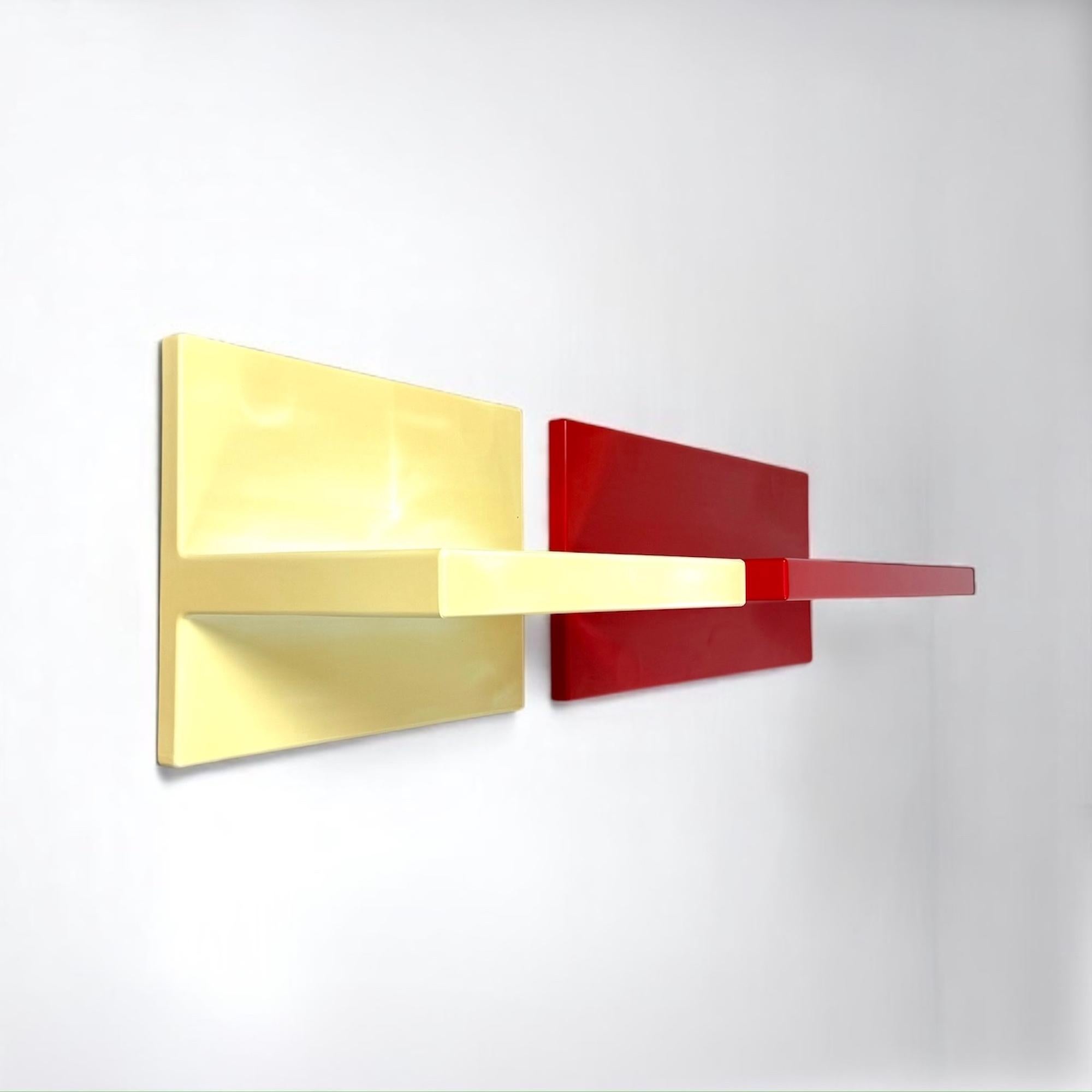 Pareja de estanterías de pared de Marcello Siard para Kartell Diseño italiano de los años 70 en venta 2