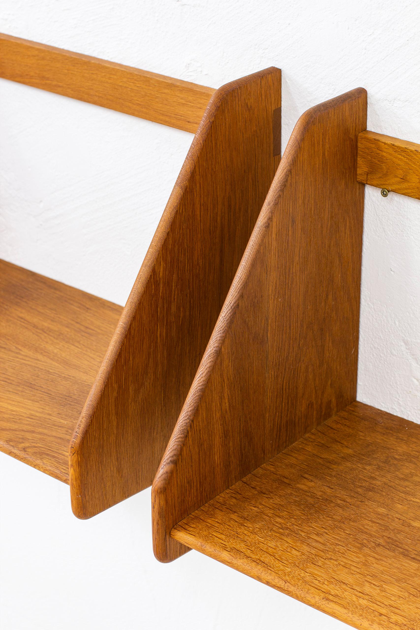 Pair of Wall Shelves in Oak by Hans J. Wegner, Ry Møbler, Denmark, 1960s In Good Condition In Hägersten, SE