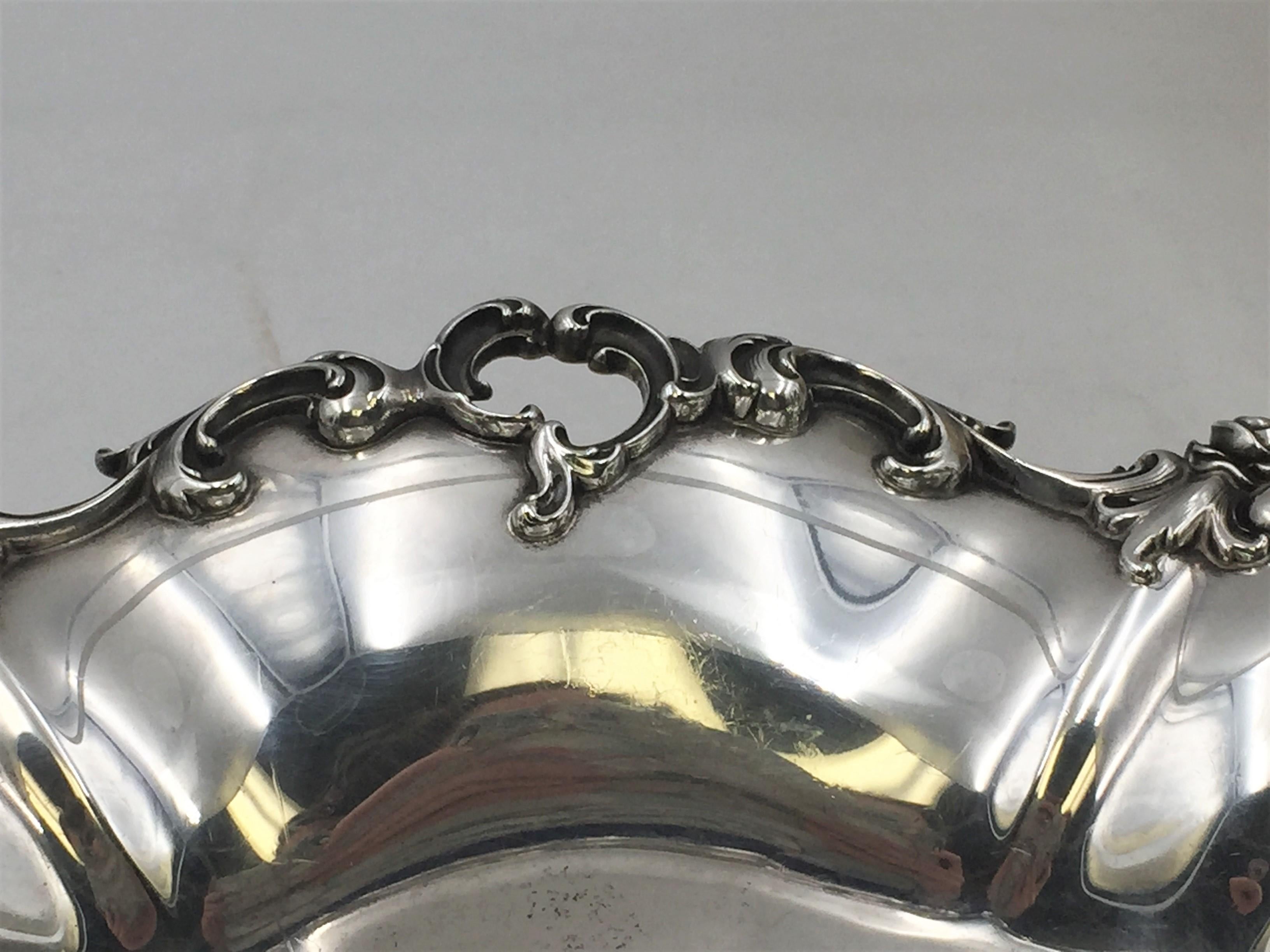 Pair of Wallace Sterling Silver Centerpieces Bowls in Grande Baroque Pattern '?' In Good Condition For Sale In New York, NY