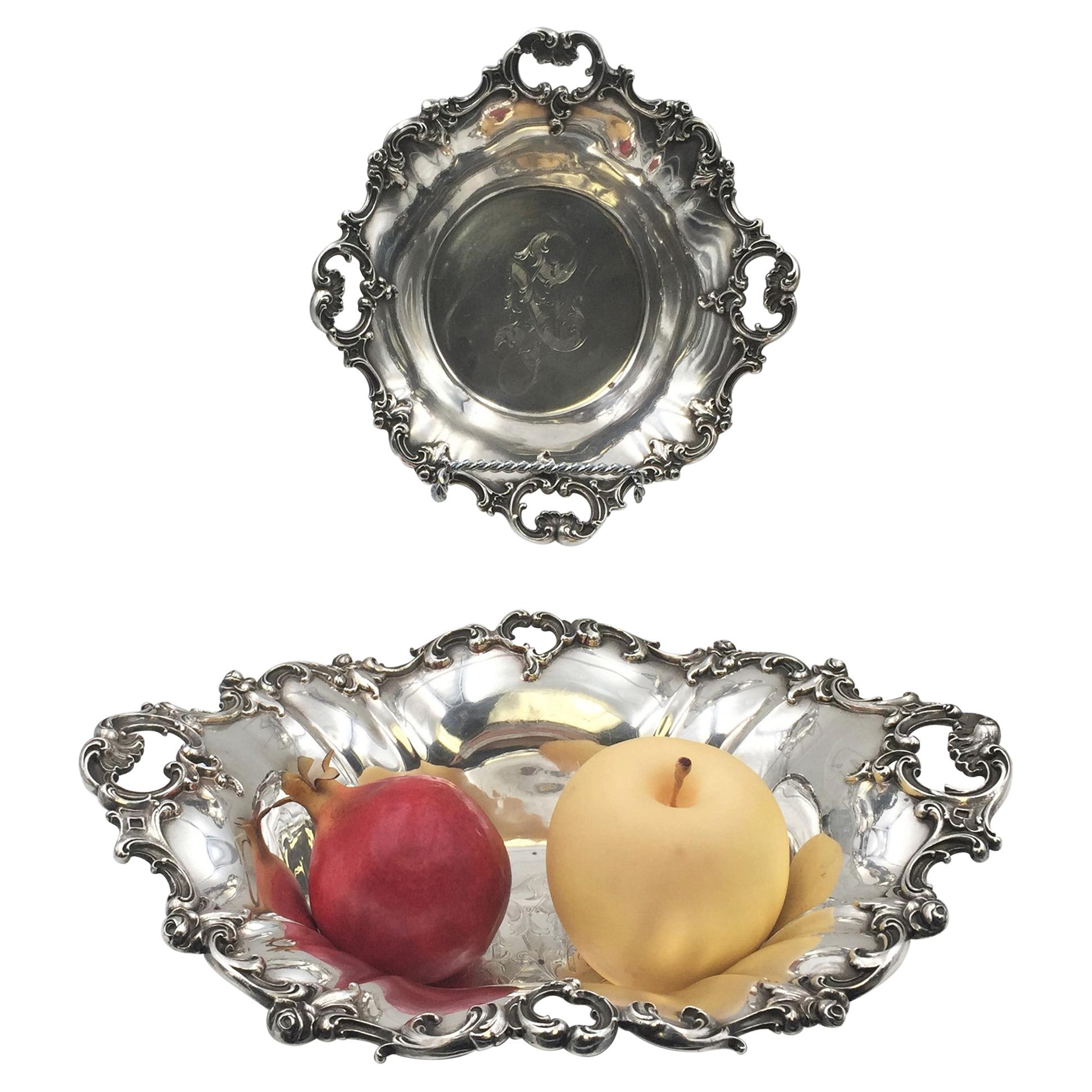 Paire de bols de centre de table Wallace en argent sterling à motif baroque grand format ' ?'