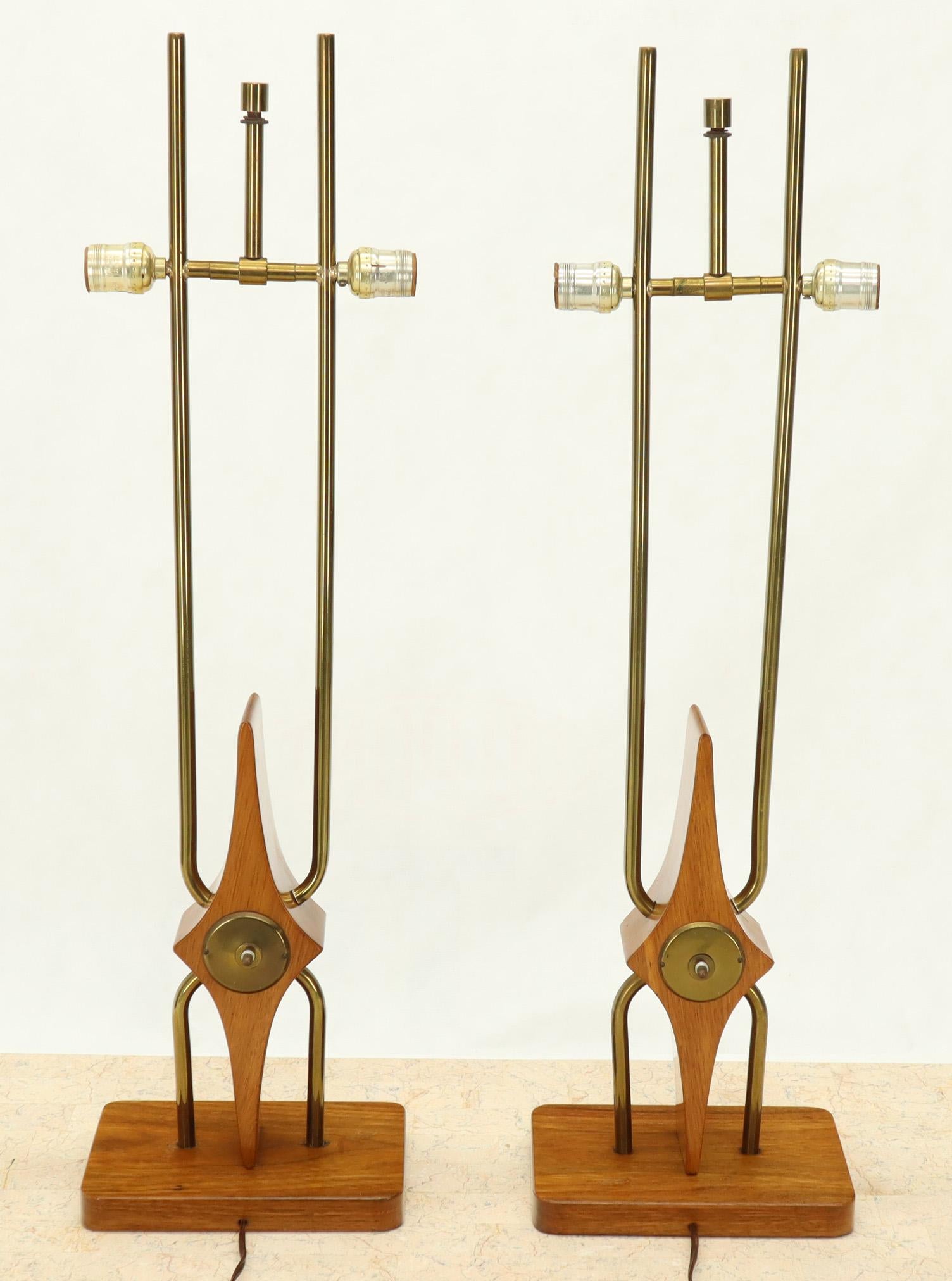 Pair of Walnut and Brass Diamond Pattern Table Lamps For Sale 4
