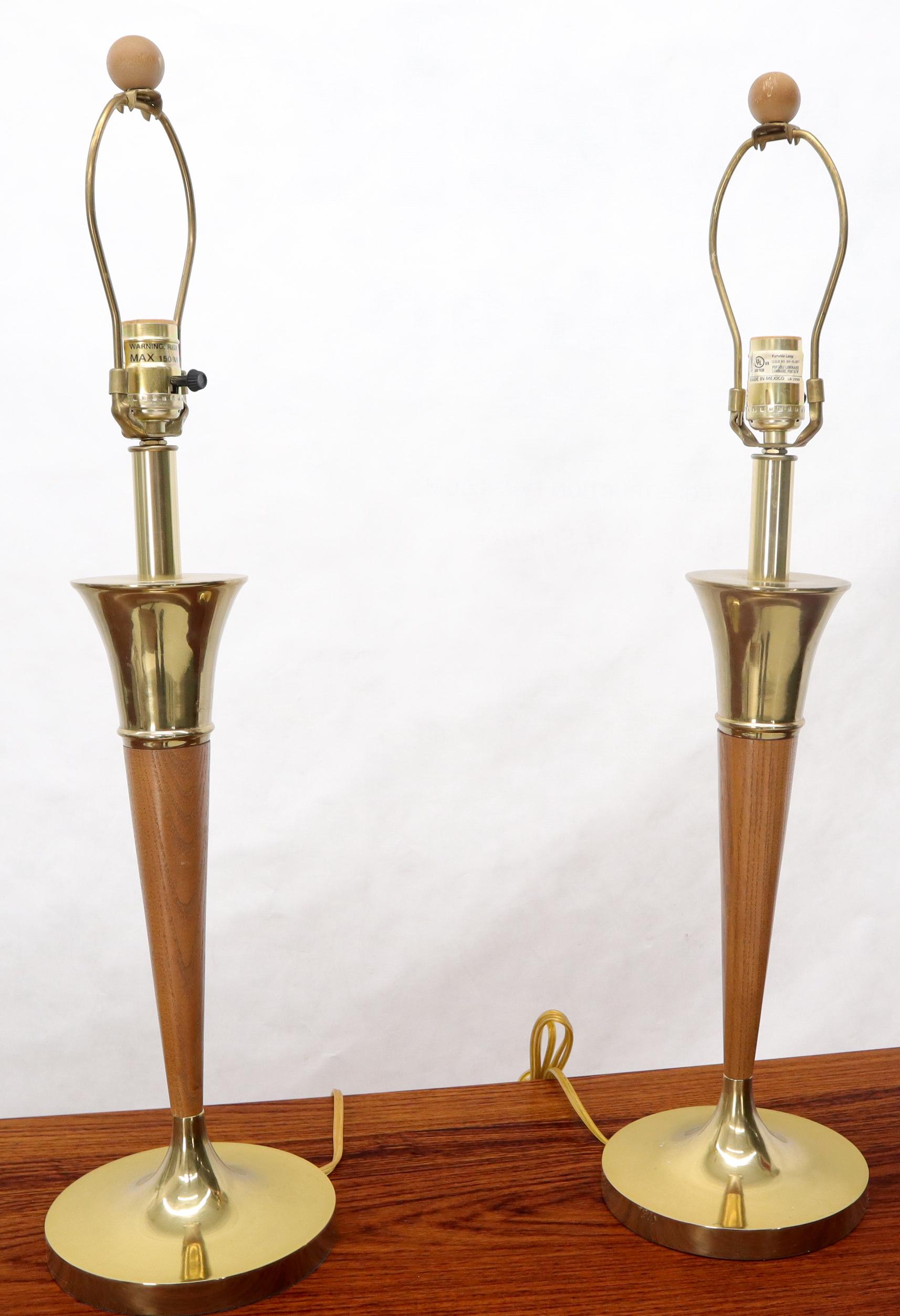 Pair of Walnut and Brass Mid-Century Modern Table Lamps For Sale 2
