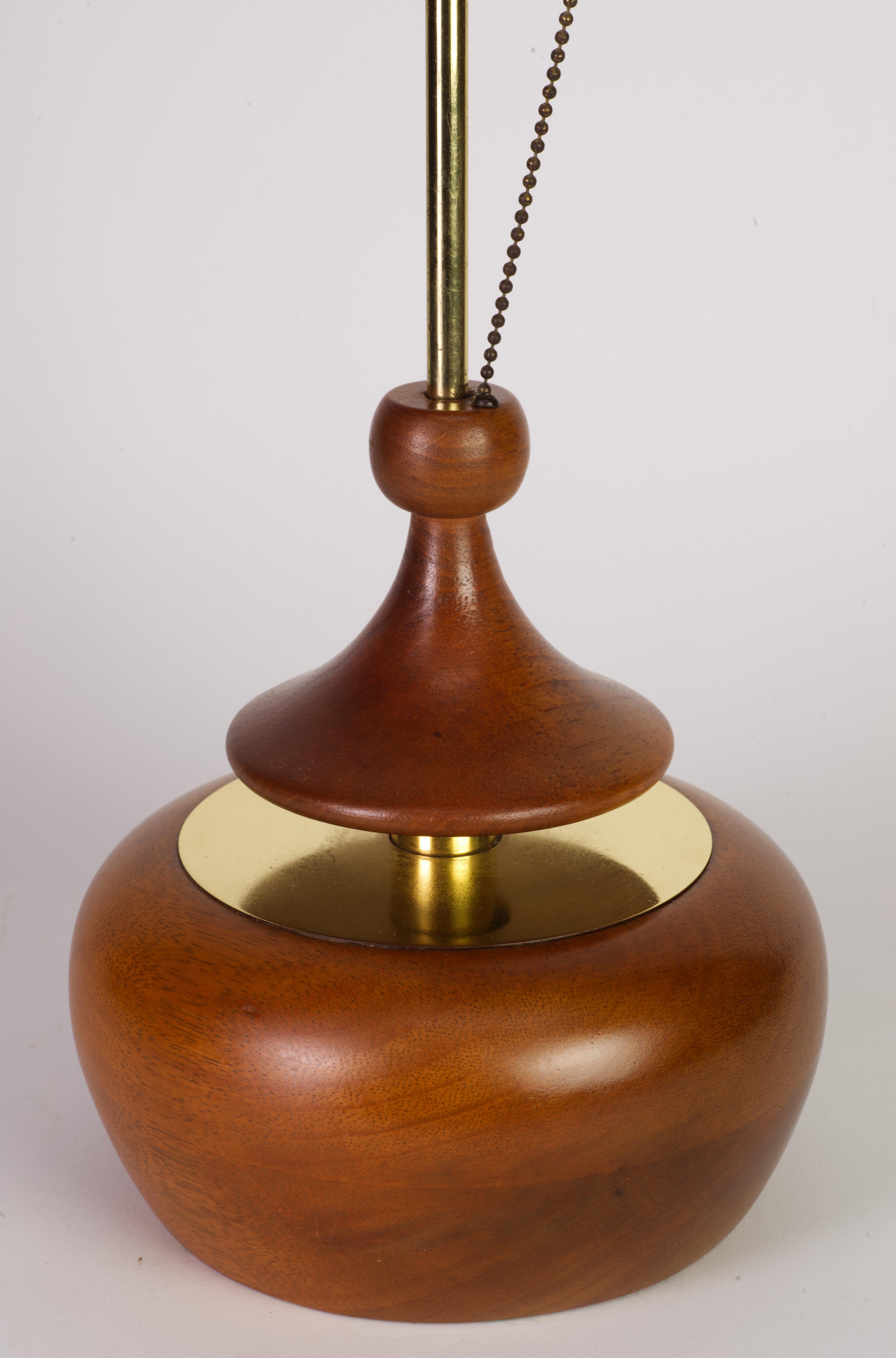 Pair of Walnut and Brass Push Table Lamps by Modeline, California 1960s For Sale 3