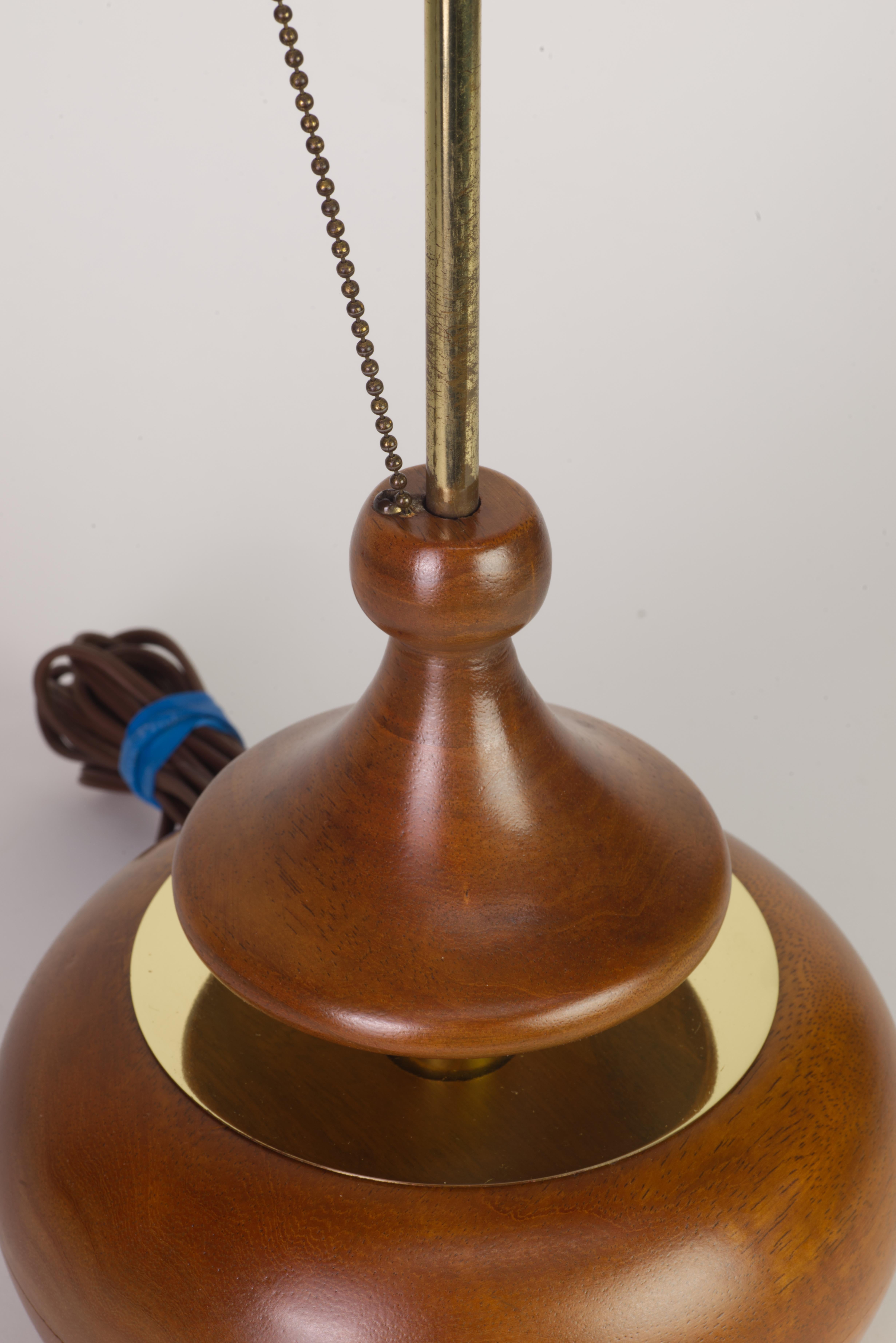 Pair of Walnut and Brass Push Table Lamps by Modeline, California 1960s For Sale 9