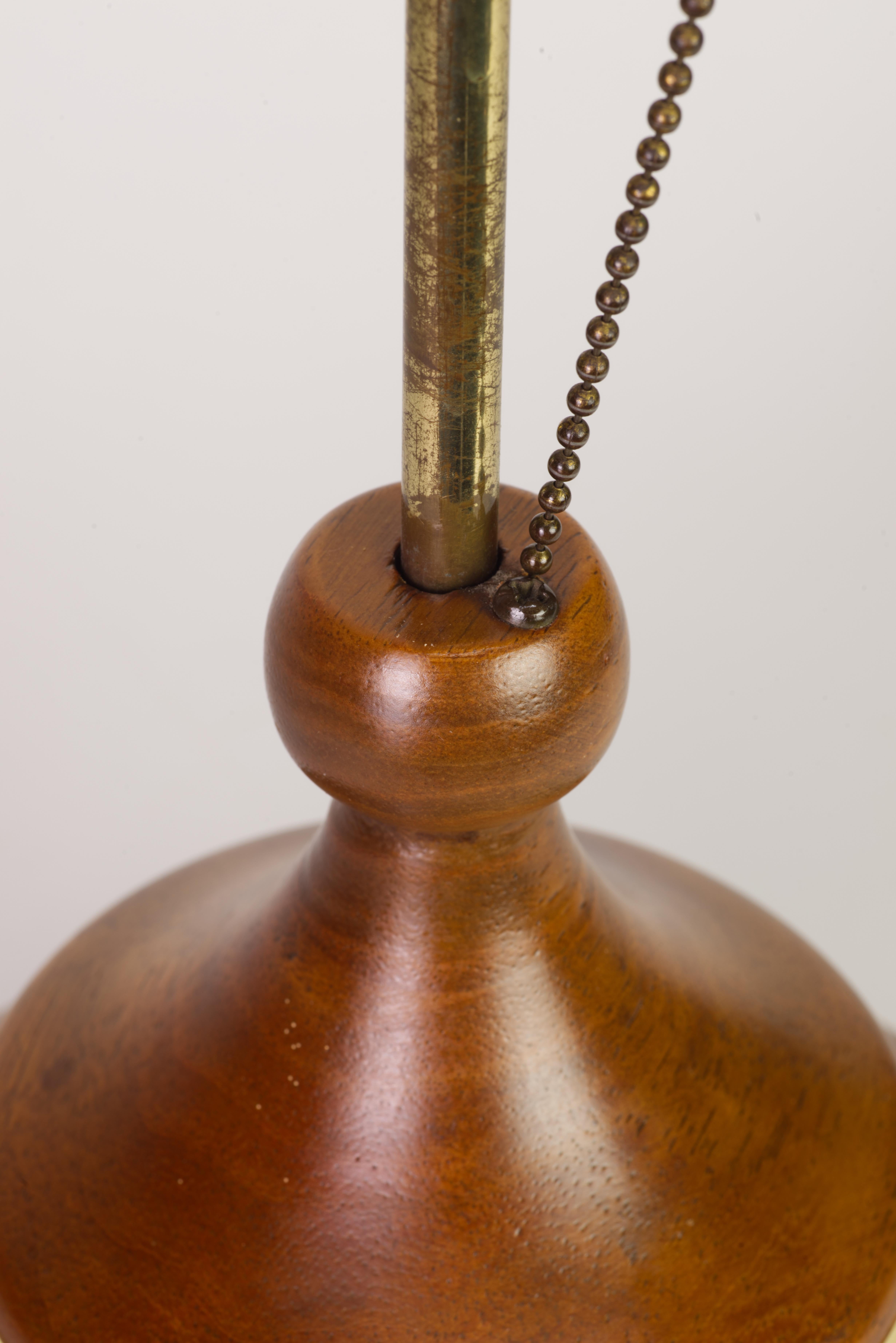 Pair of Walnut and Brass Push Table Lamps by Modeline, California 1960s For Sale 11