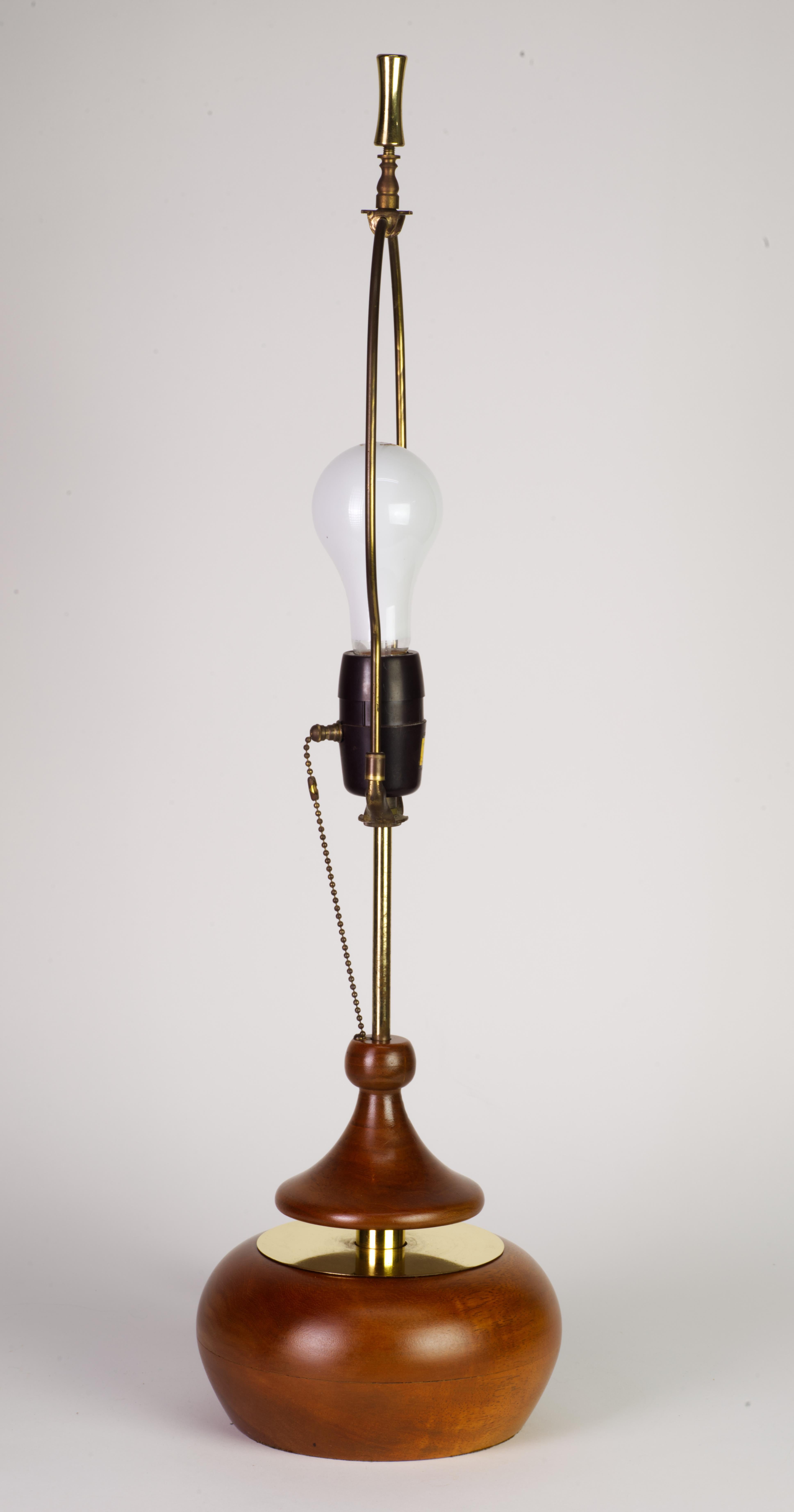 Pair of Walnut and Brass Push Table Lamps by Modeline, California 1960s For Sale 12