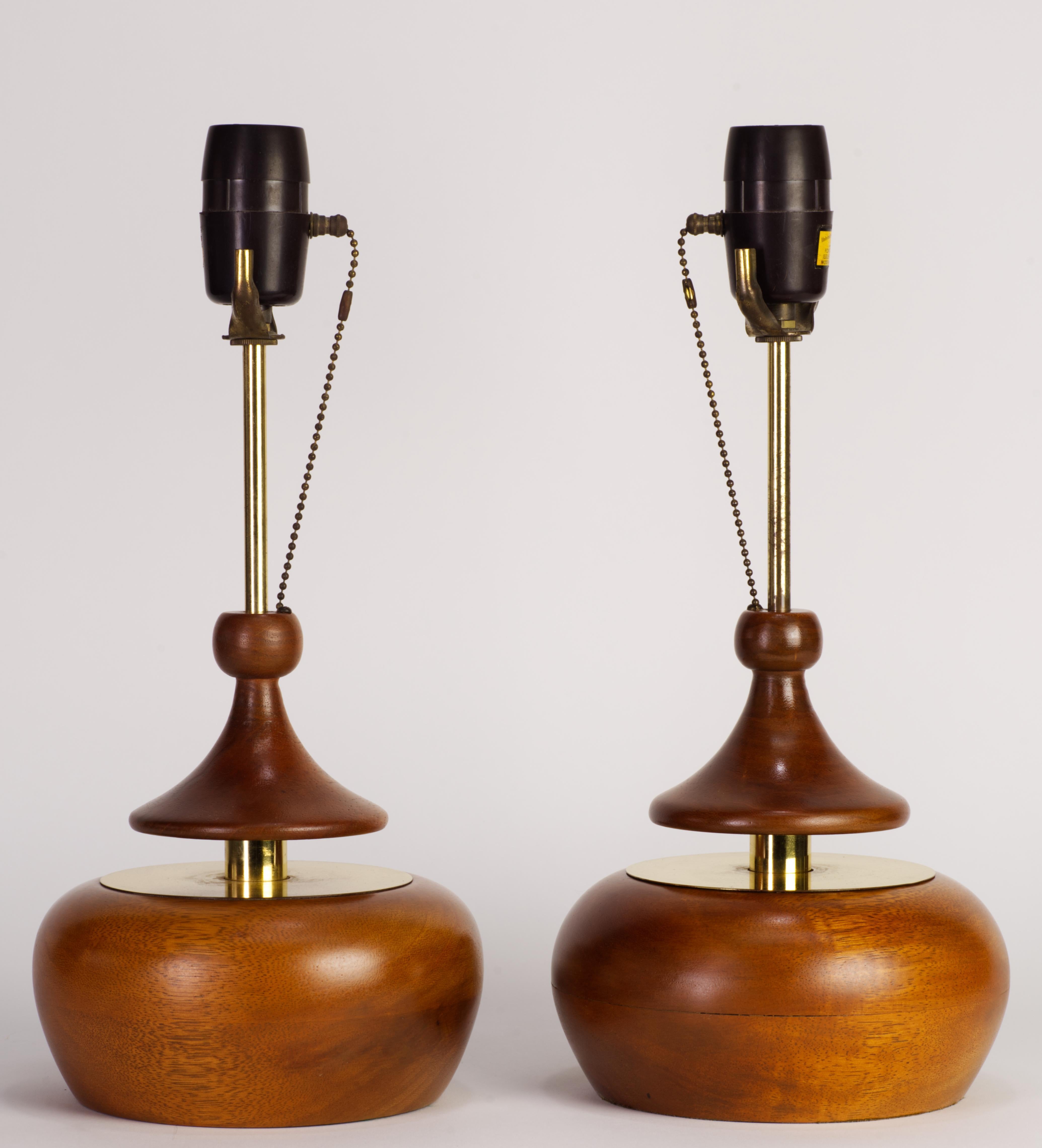 American Pair of Walnut and Brass Push Table Lamps by Modeline, California 1960s For Sale