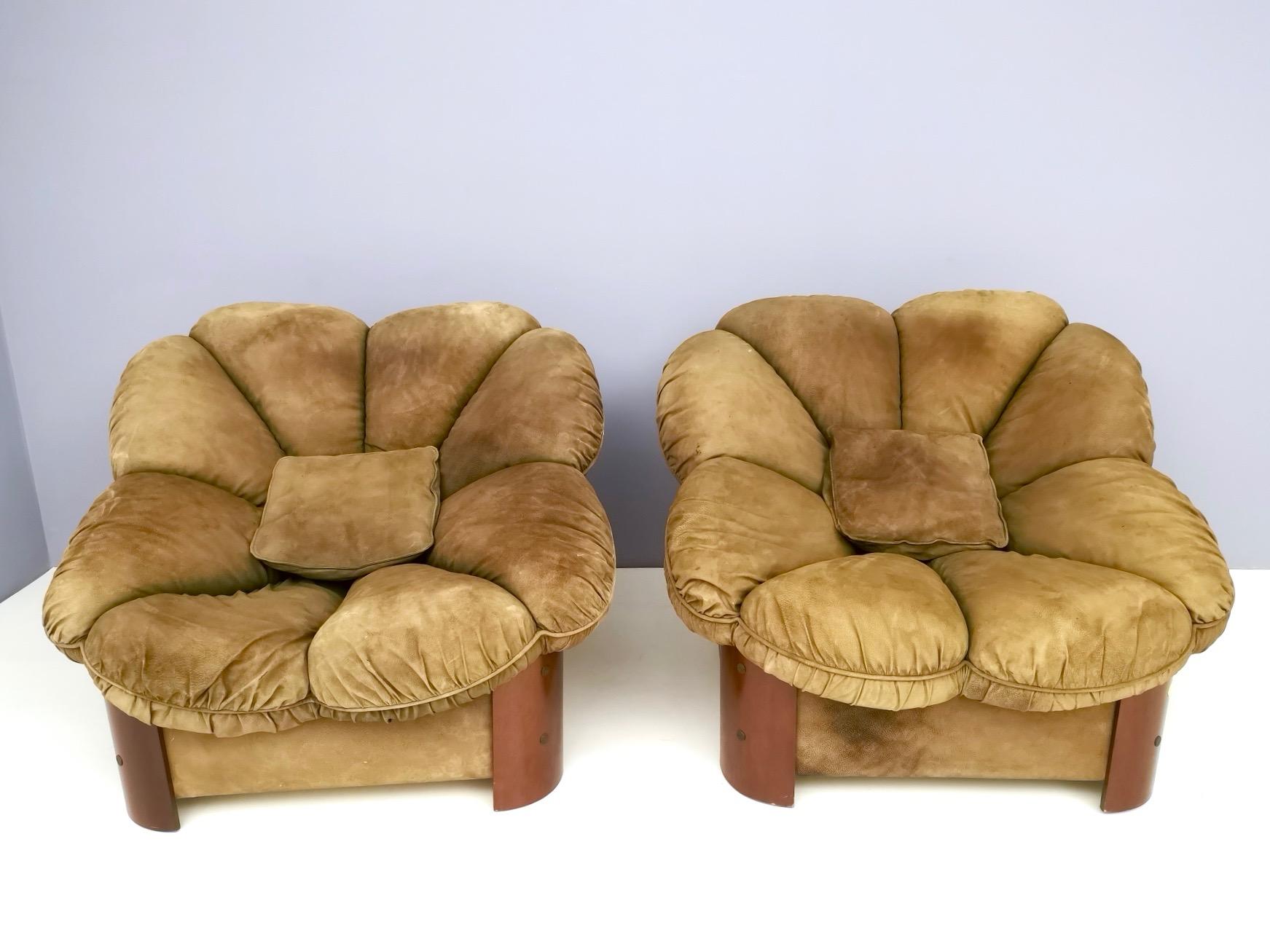 Italian Pair of Walnut and Brown Suede Lounge Chairs with Brass Details, Italy, 1980s