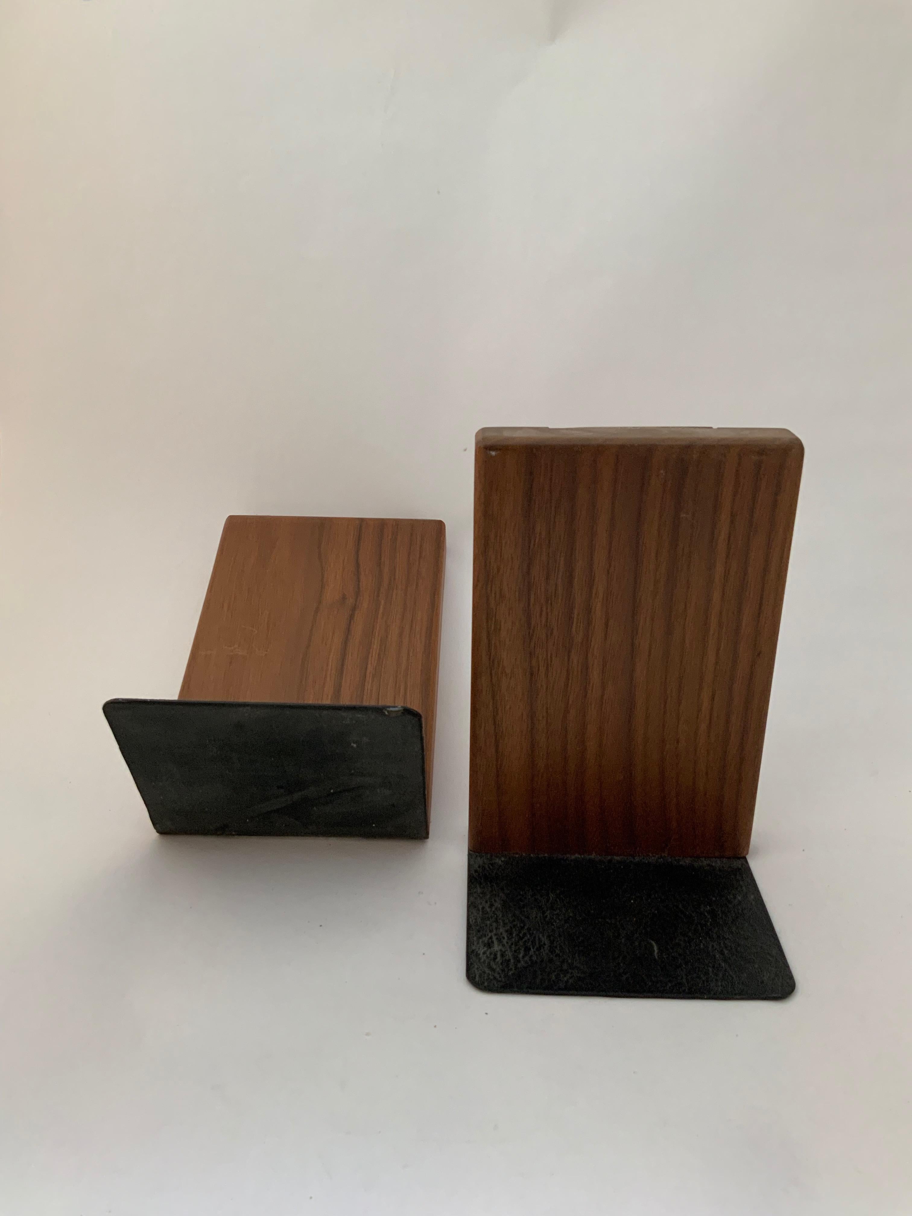 Pair of Walnut and Ceramic Bookends Marshall Studios In Good Condition In Garnerville, NY