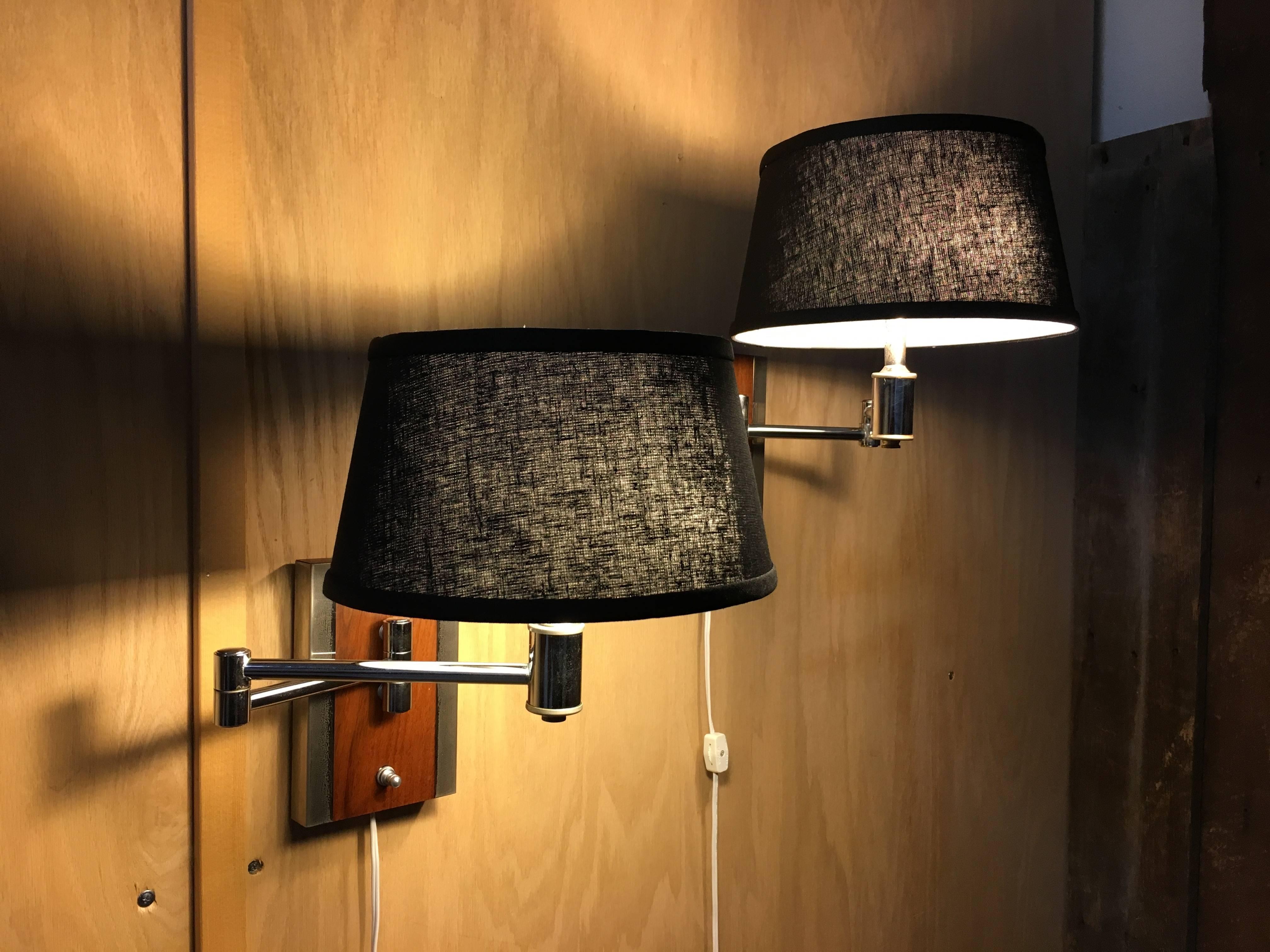 Mid-Century Modern Pair of Walnut and Chrome Articulated Sconces For Sale