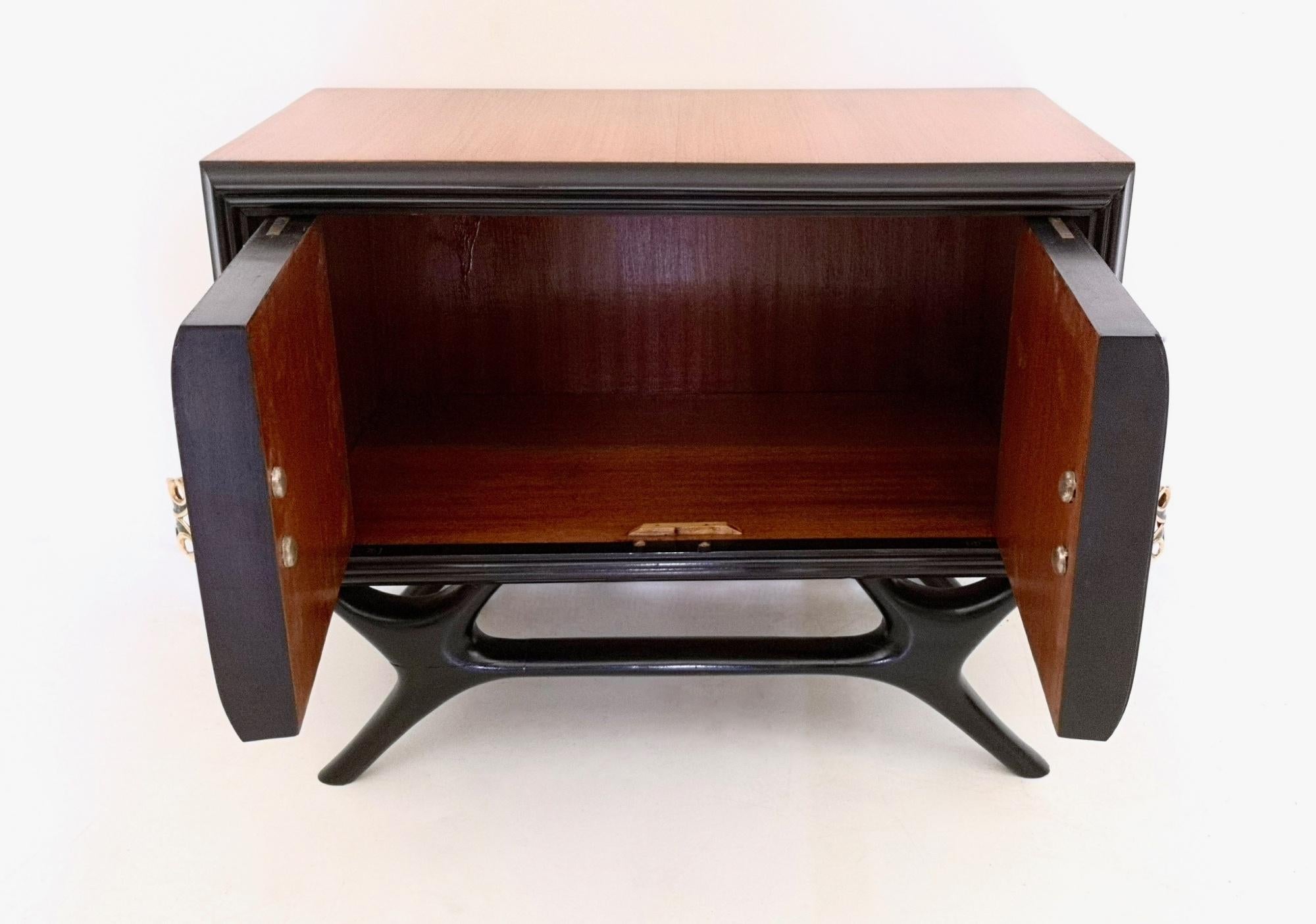 Pair of Vintage Walnut and Ebonized Wood Nightstands with Brass Handles, Italy 1