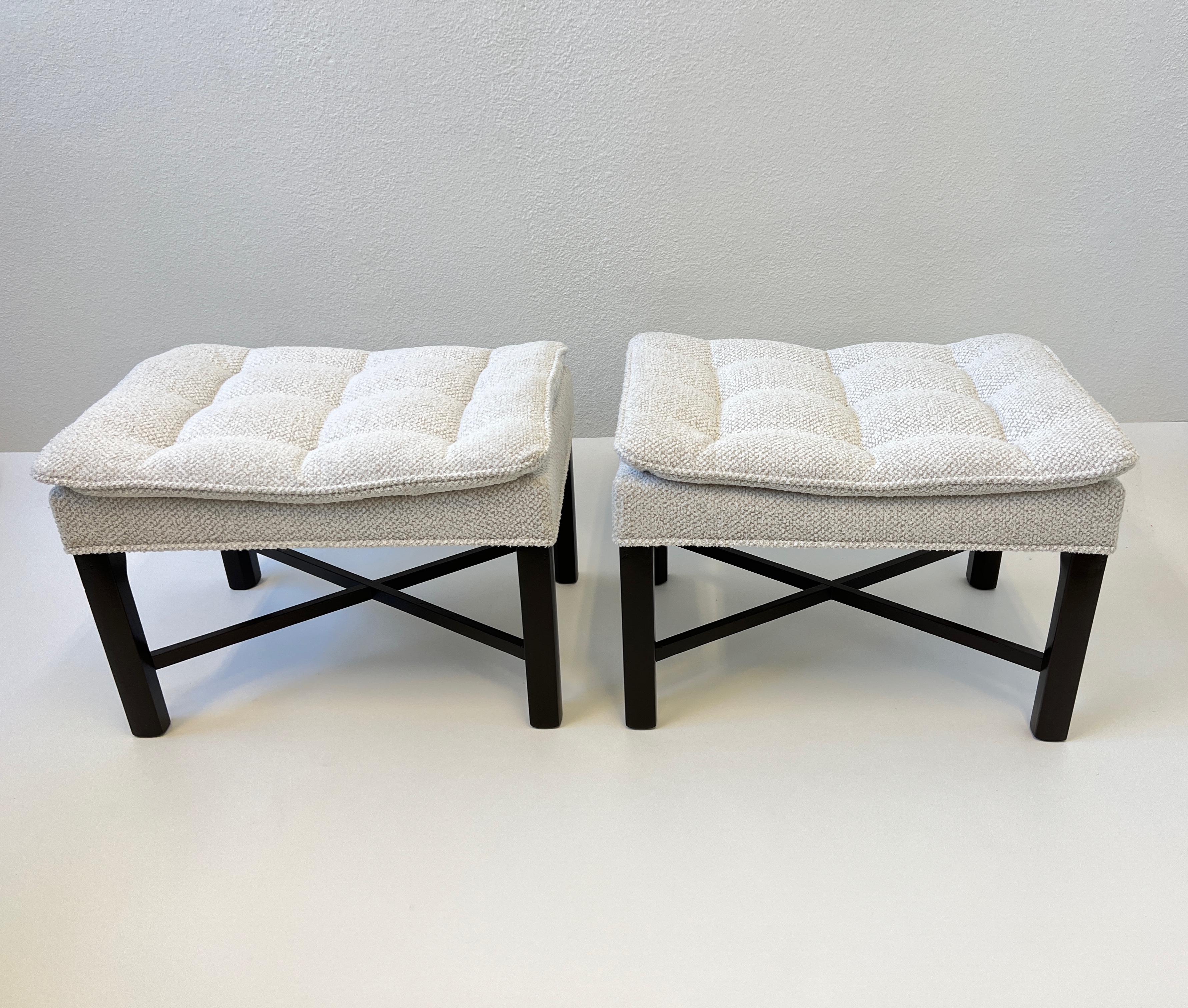 Coppia di pouf in noce e tessuto di Michael Taylor In condizioni ottime in vendita a Palm Springs, CA