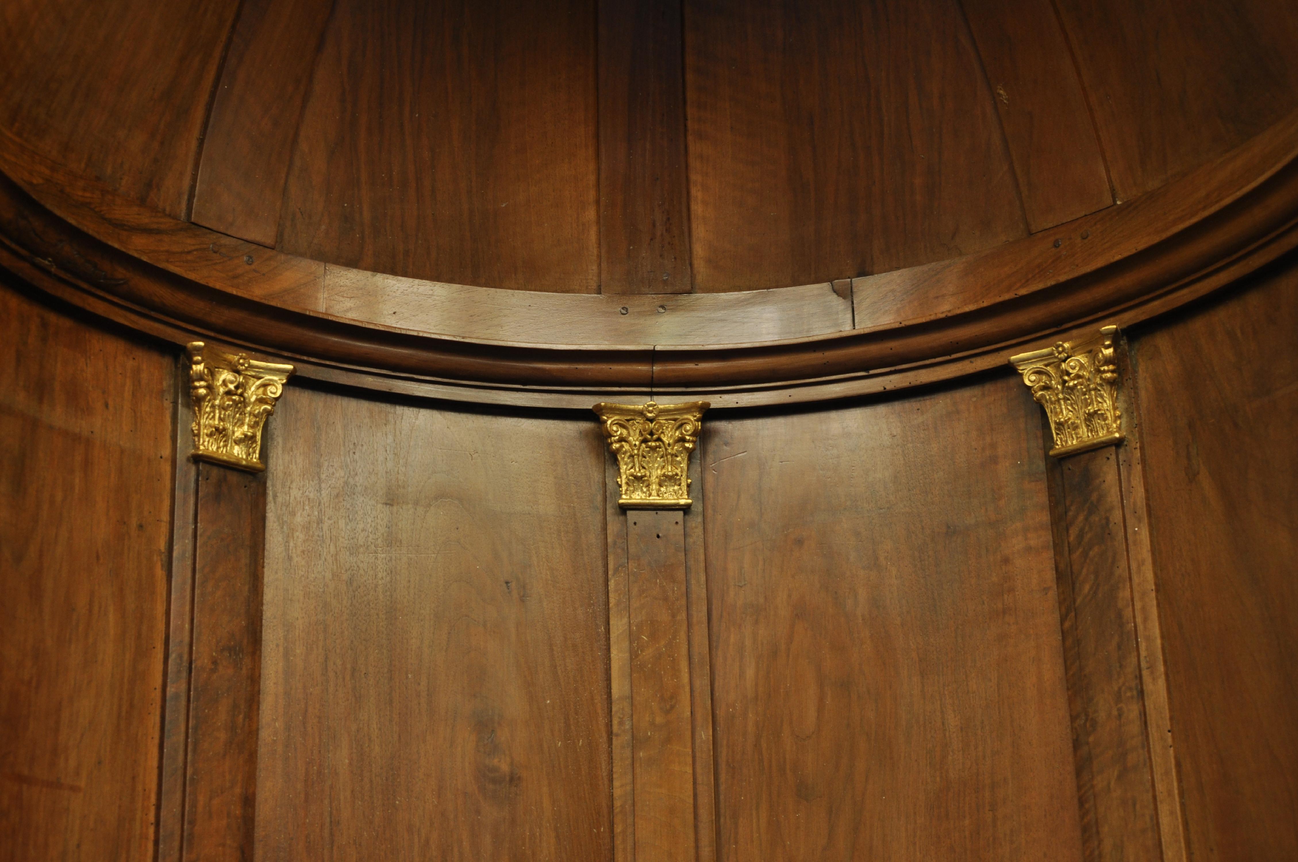 Pair of Walnut and Gilt Stucco Alcoves, Empire Style In Good Condition For Sale In SAINT-OUEN-SUR-SEINE, FR