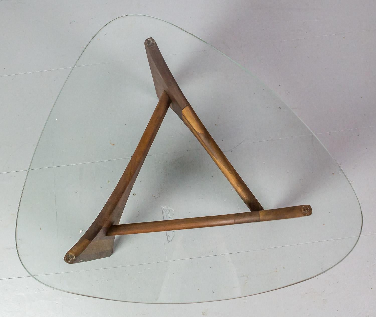 Pair of Walnut and Glass Coffee Tables by Adrian Pearsall In Good Condition In Berlin, DE