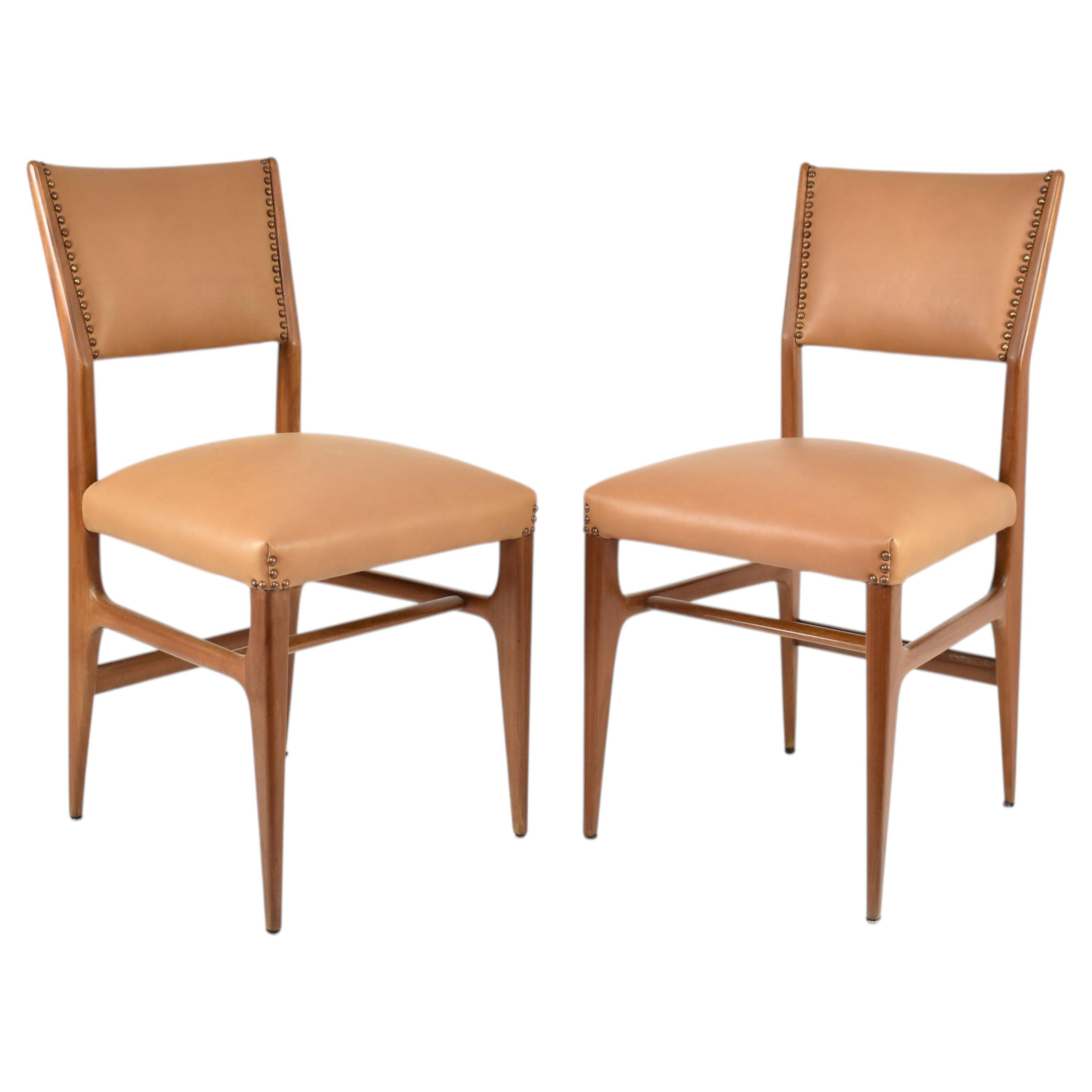 Pair of Walnut and Leather Side Chairs by Gio Ponti, Italy, 1950s For Sale