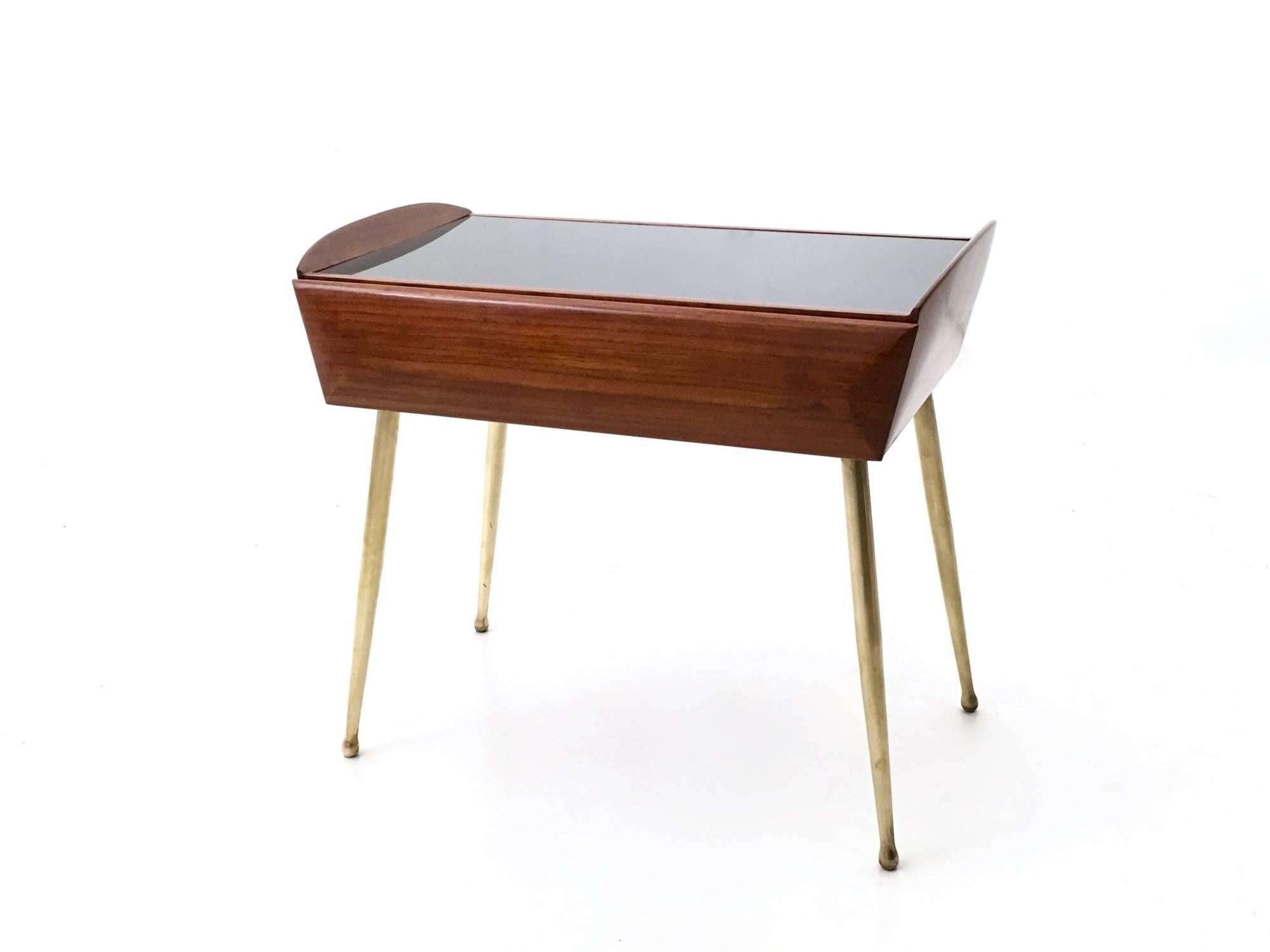 Mid-Century Modern Pair of Walnut and Maple Nightstands with a Black Back-Painted Glass Top, 1950s
